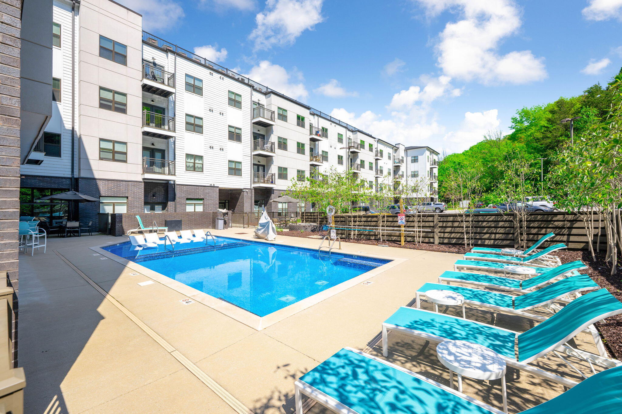 782 Riverfront Parkway, 416