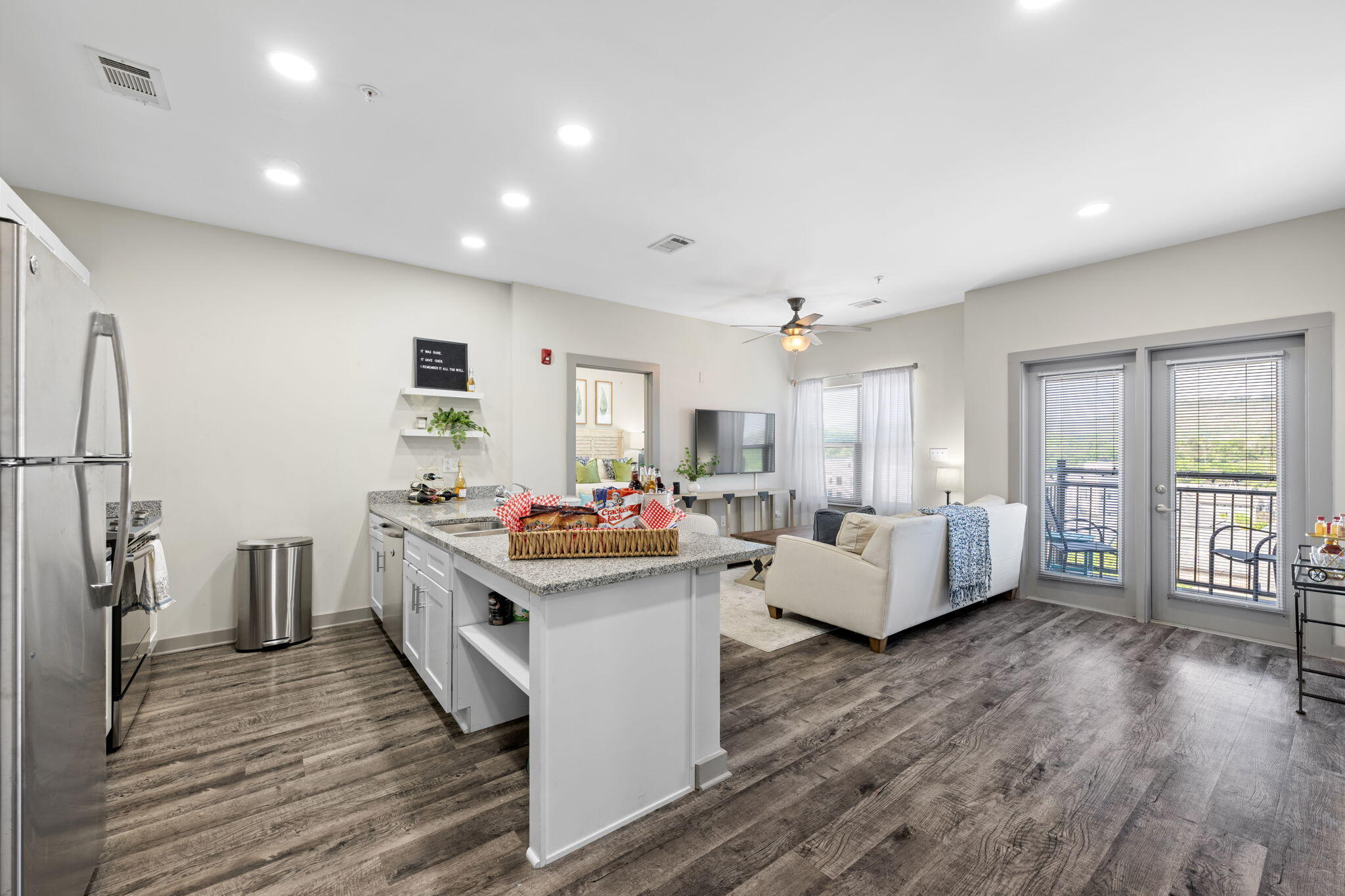 782 Riverfront Parkway, 416