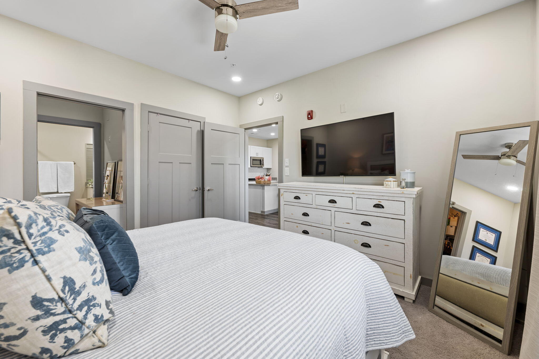 782 Riverfront Parkway, 416