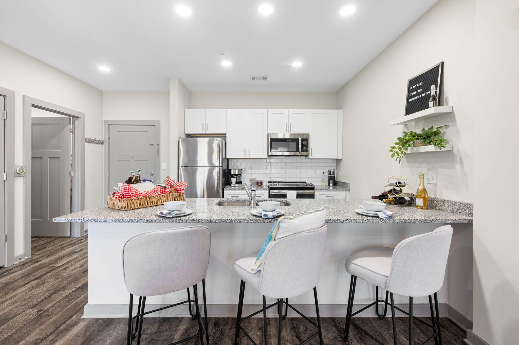 782 Riverfront Parkway, 416