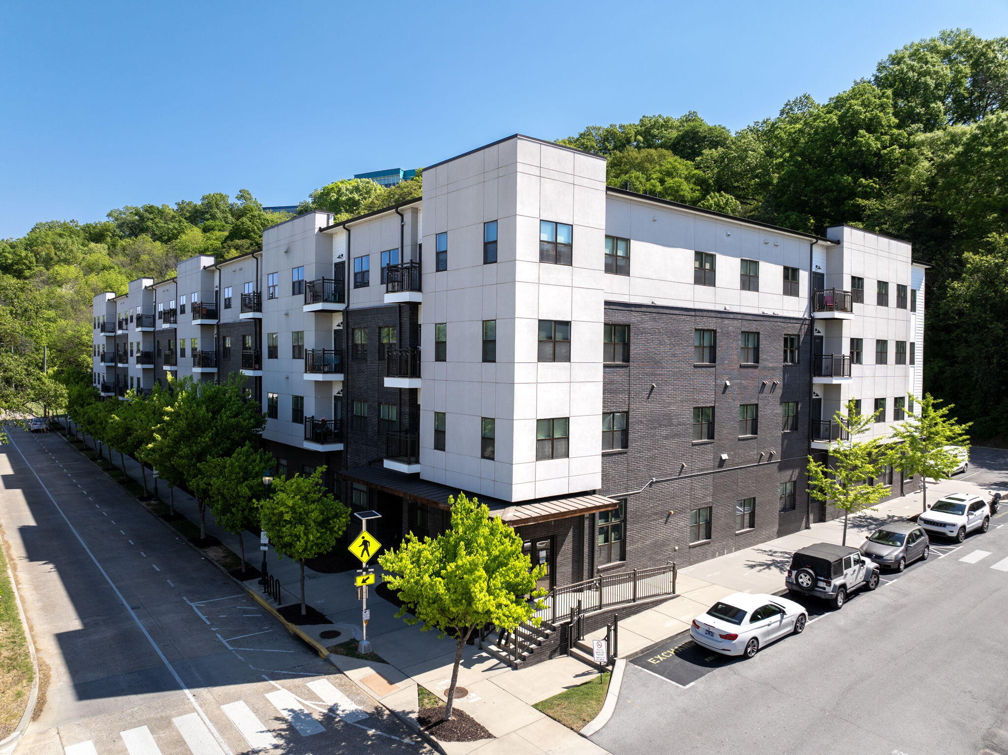 782 Riverfront Parkway, 416