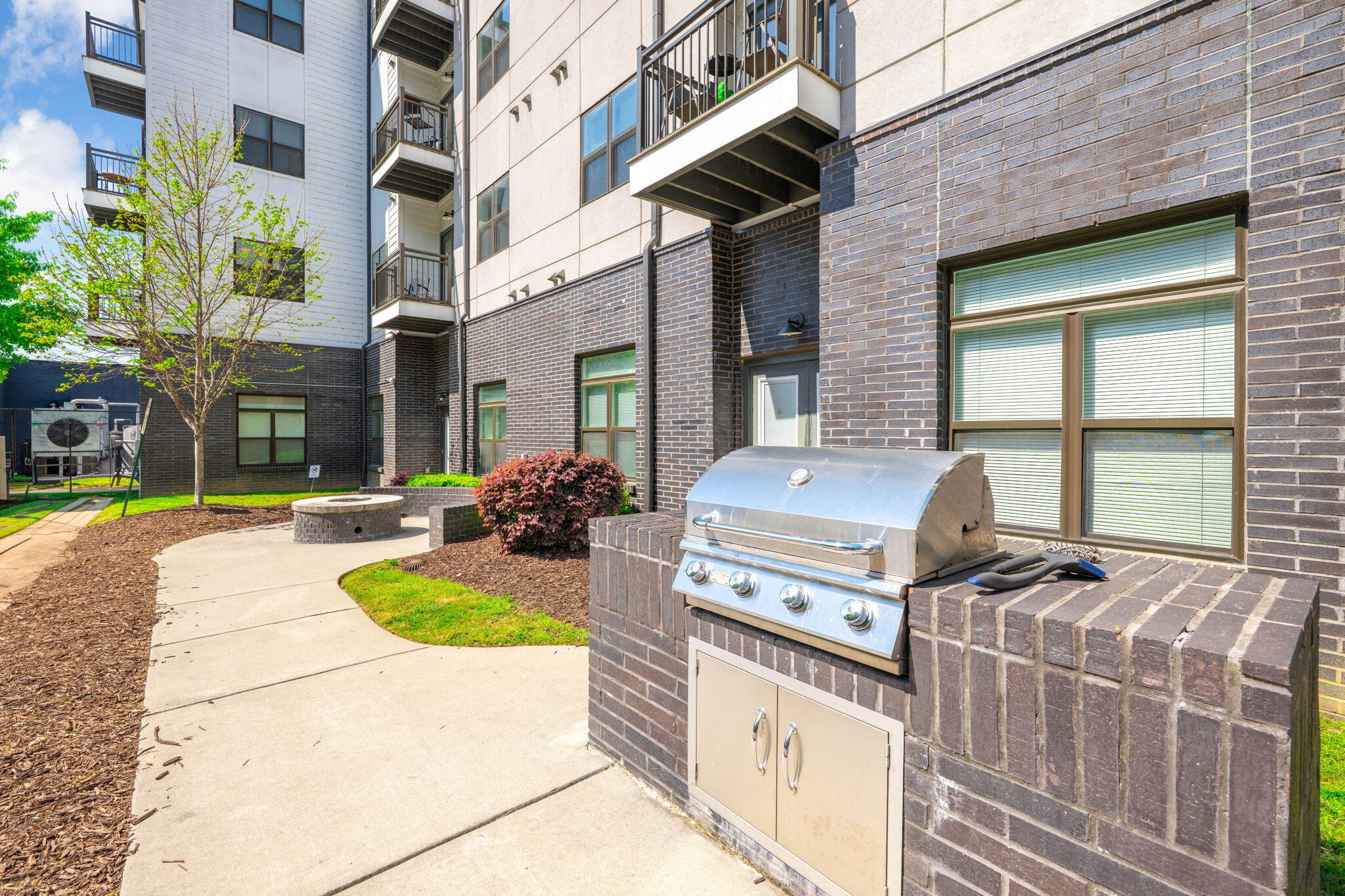 782 Riverfront Parkway, 416