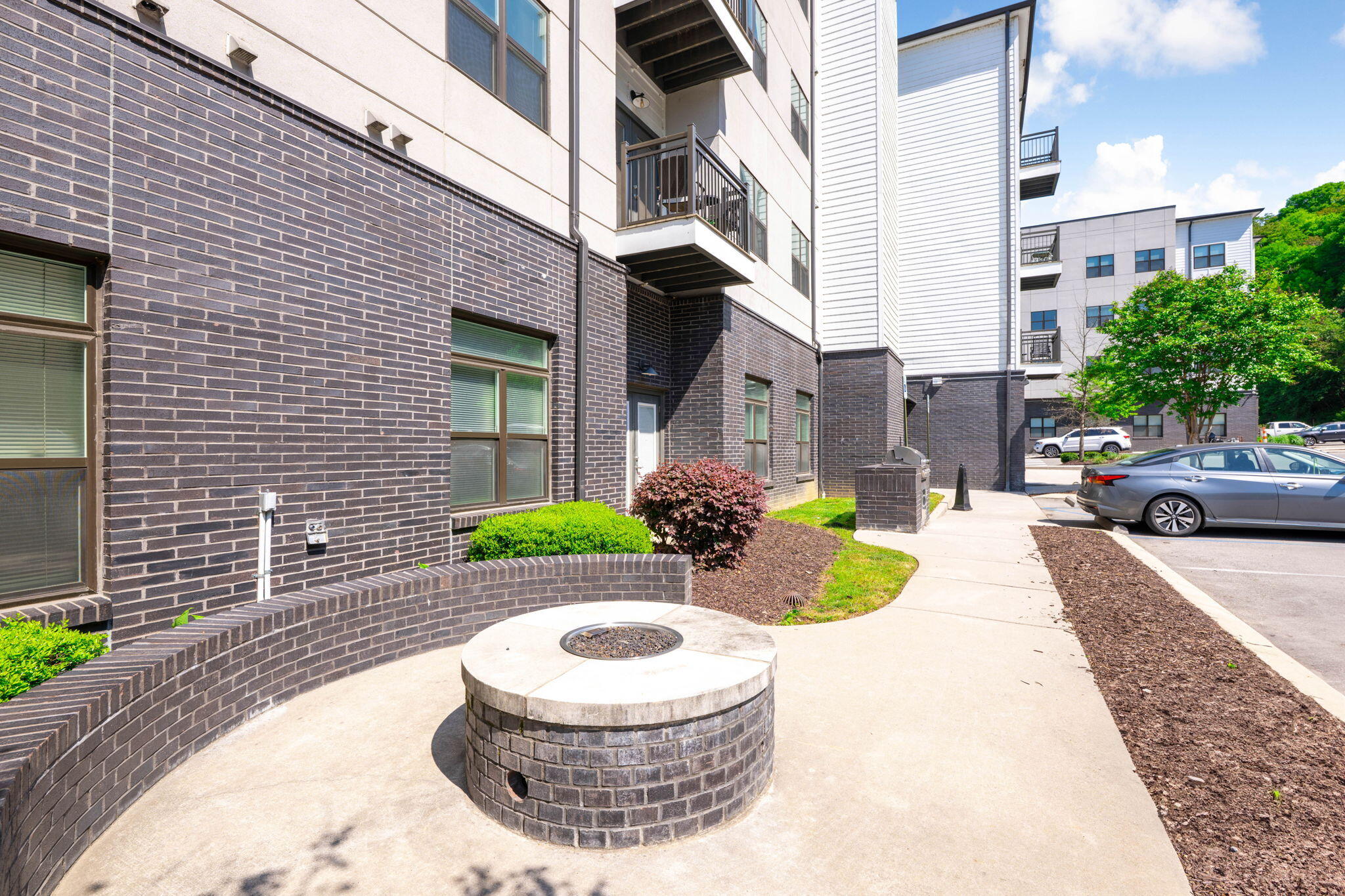 782 Riverfront Parkway, 416