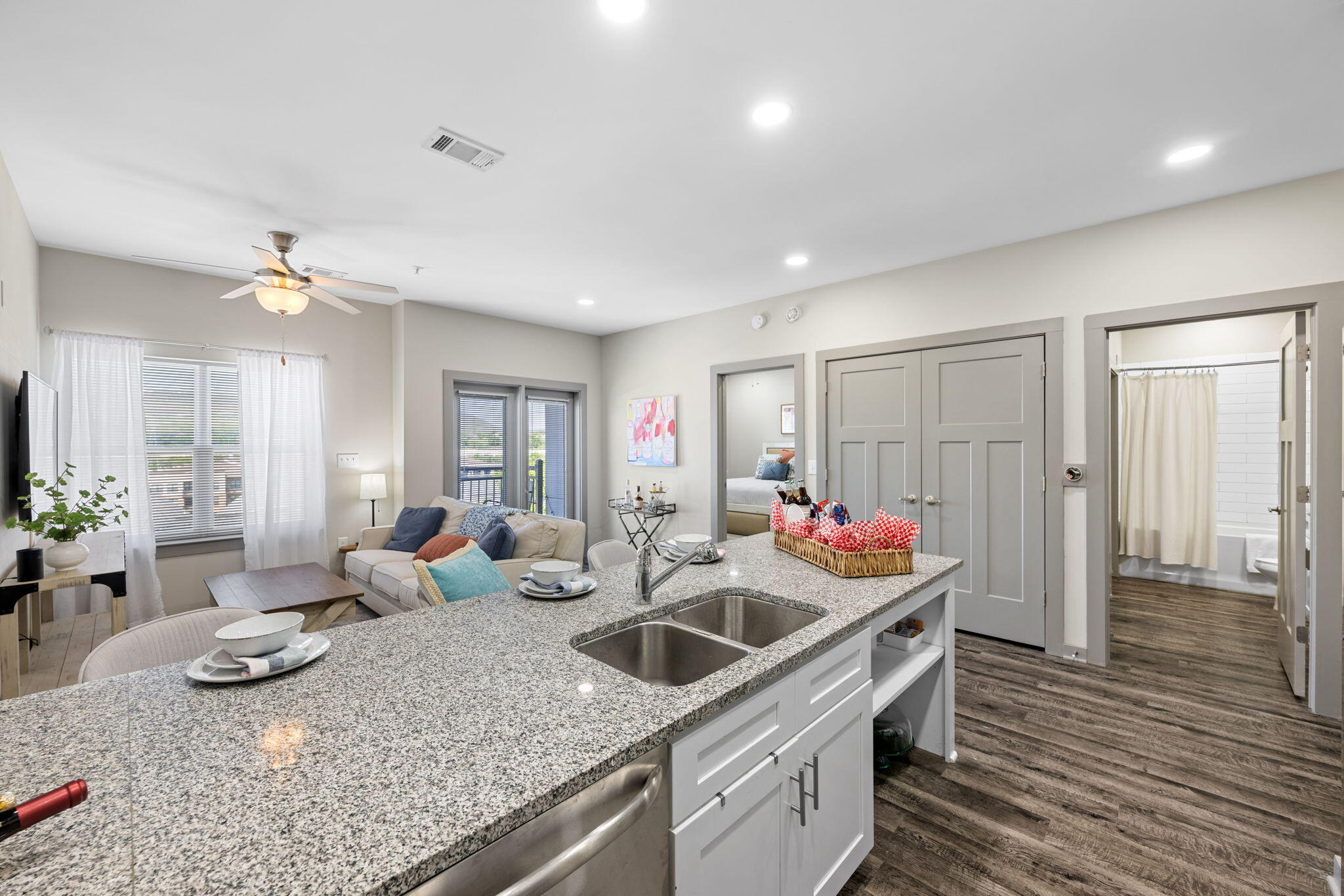 782 Riverfront Parkway, 416