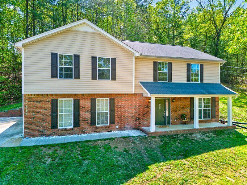 8706 Wooded Vale Court