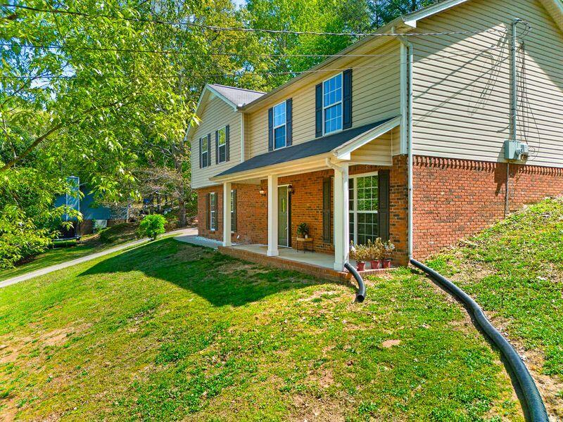 8706 Wooded Vale Court