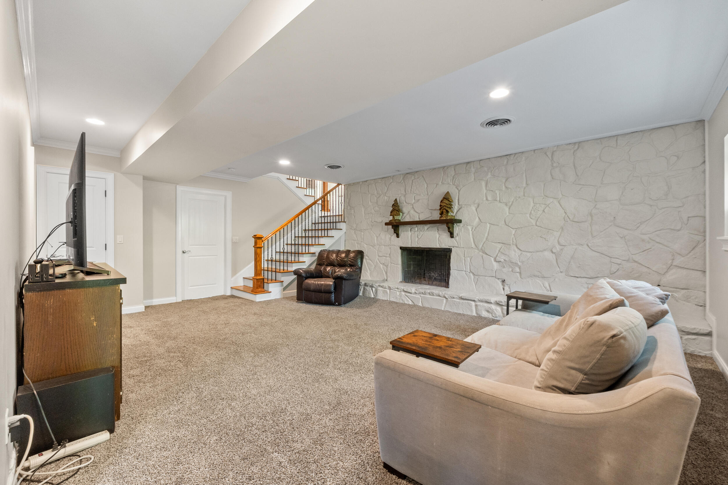 2024 Clematis Drive