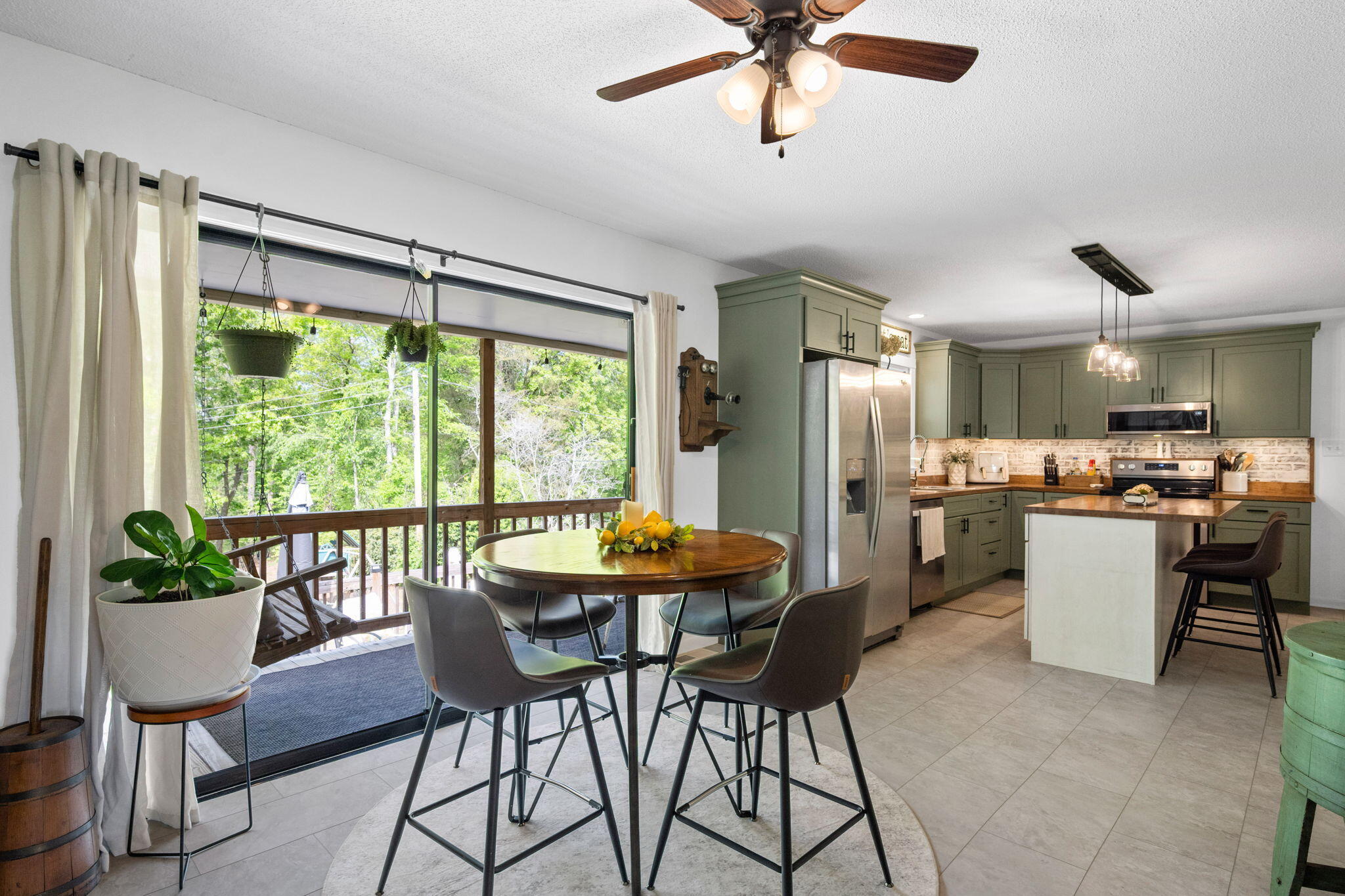 1113 Panorama Drive