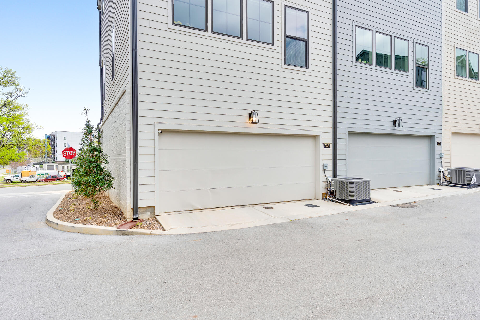 189 Peerless Avenue