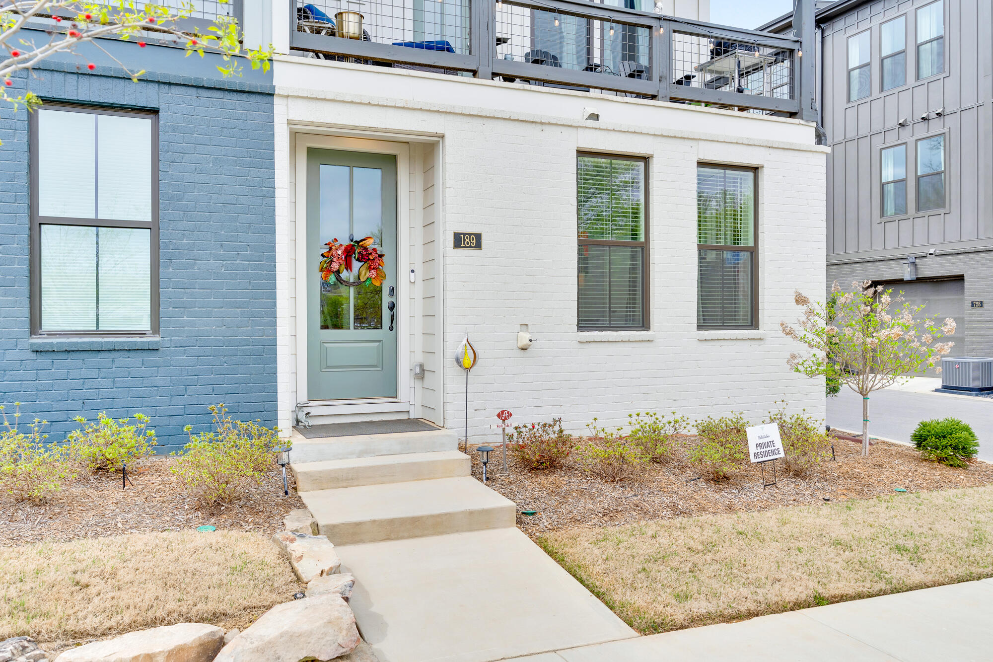 189 Peerless Avenue