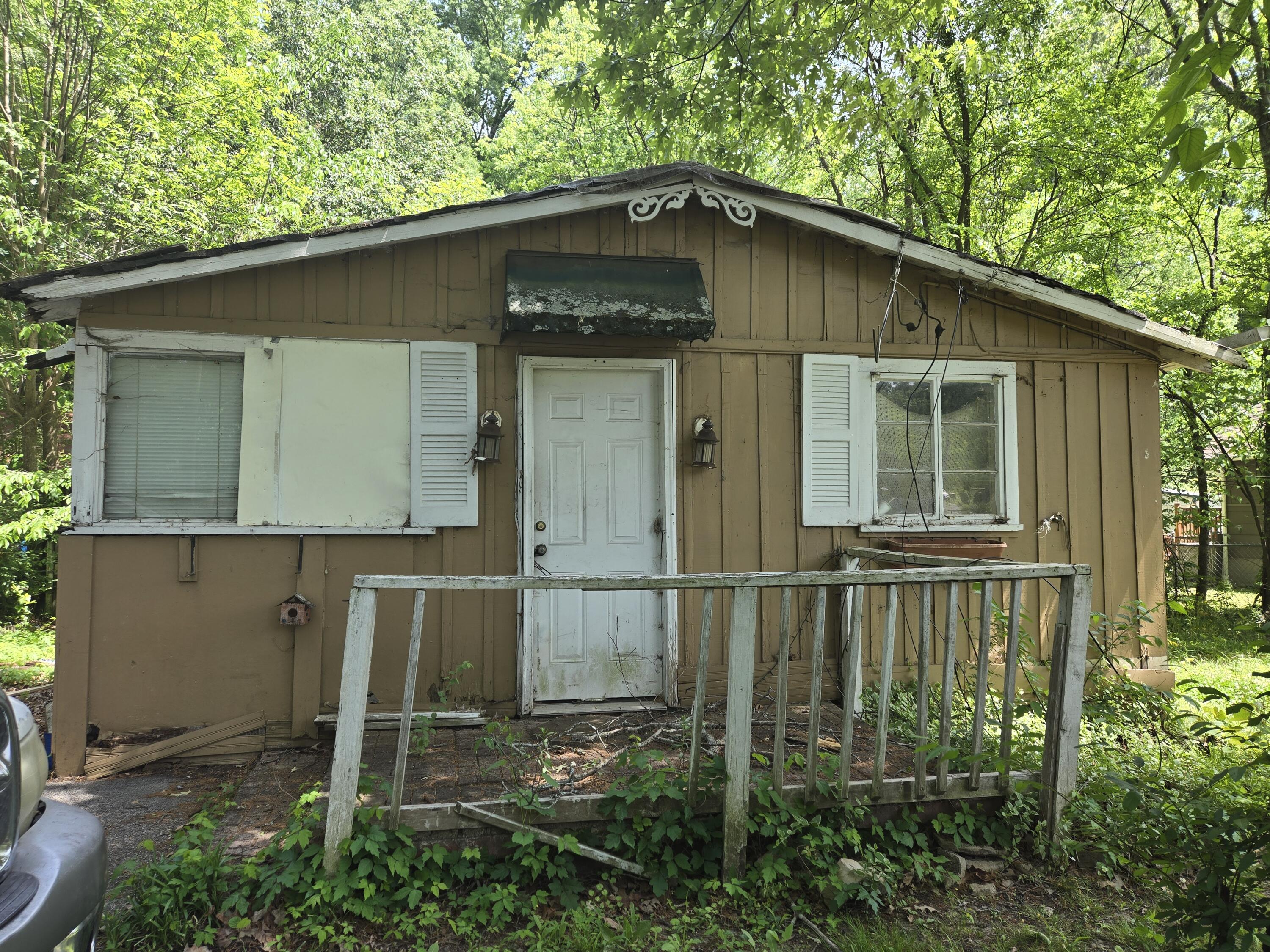 1506 Happy Valley Road