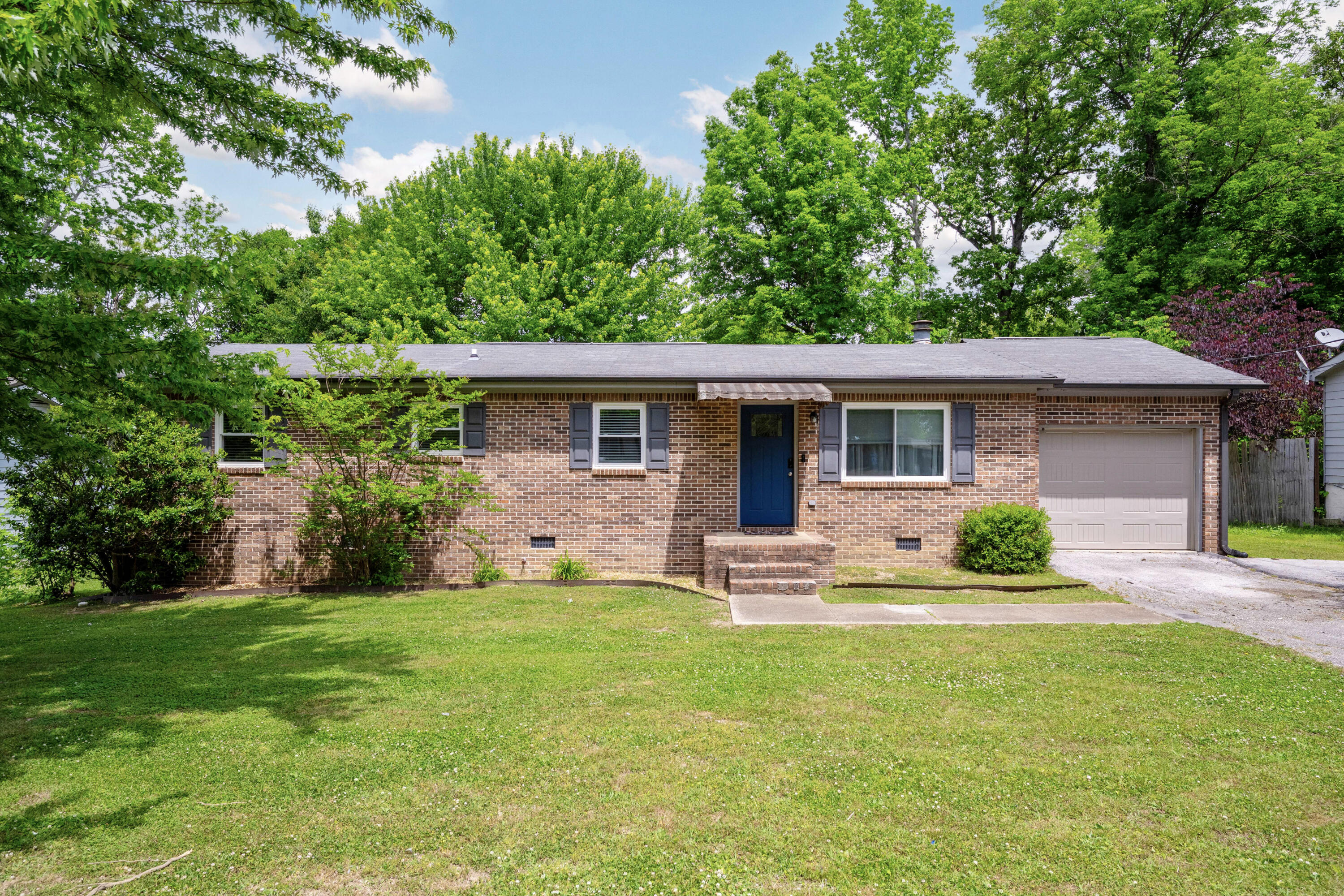 8329 Iris Road
