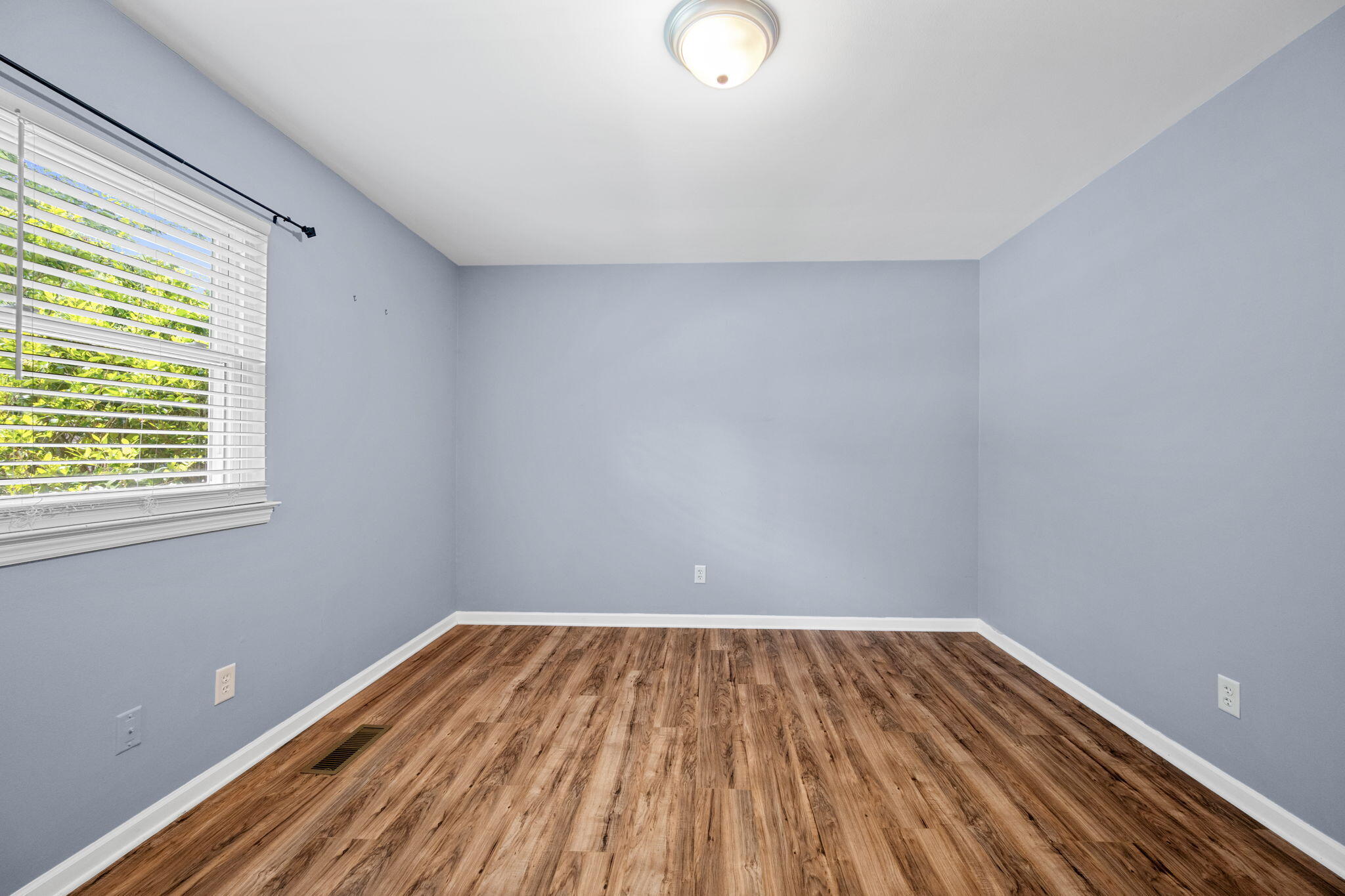 8329 Iris Road