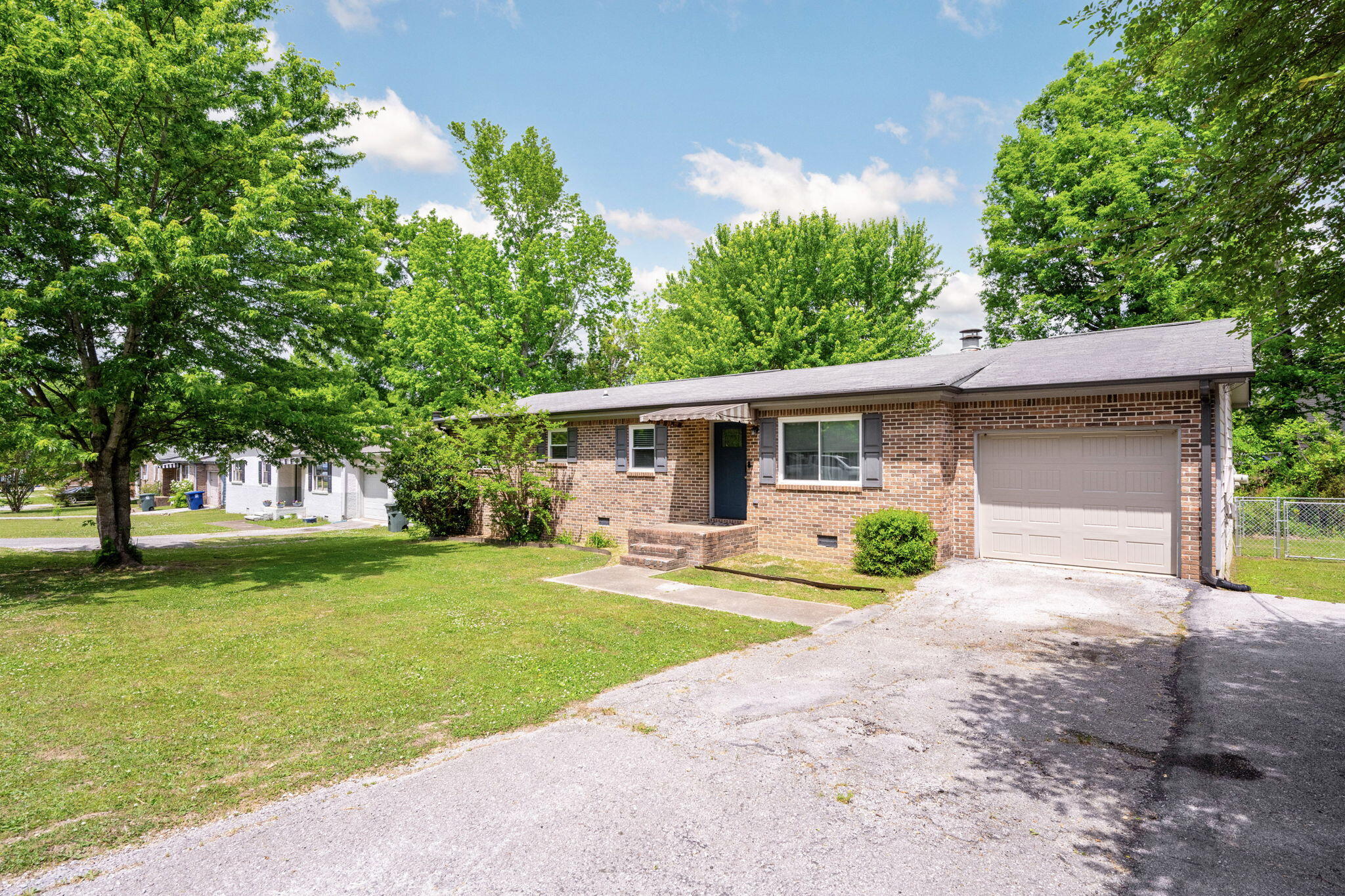 8329 Iris Road