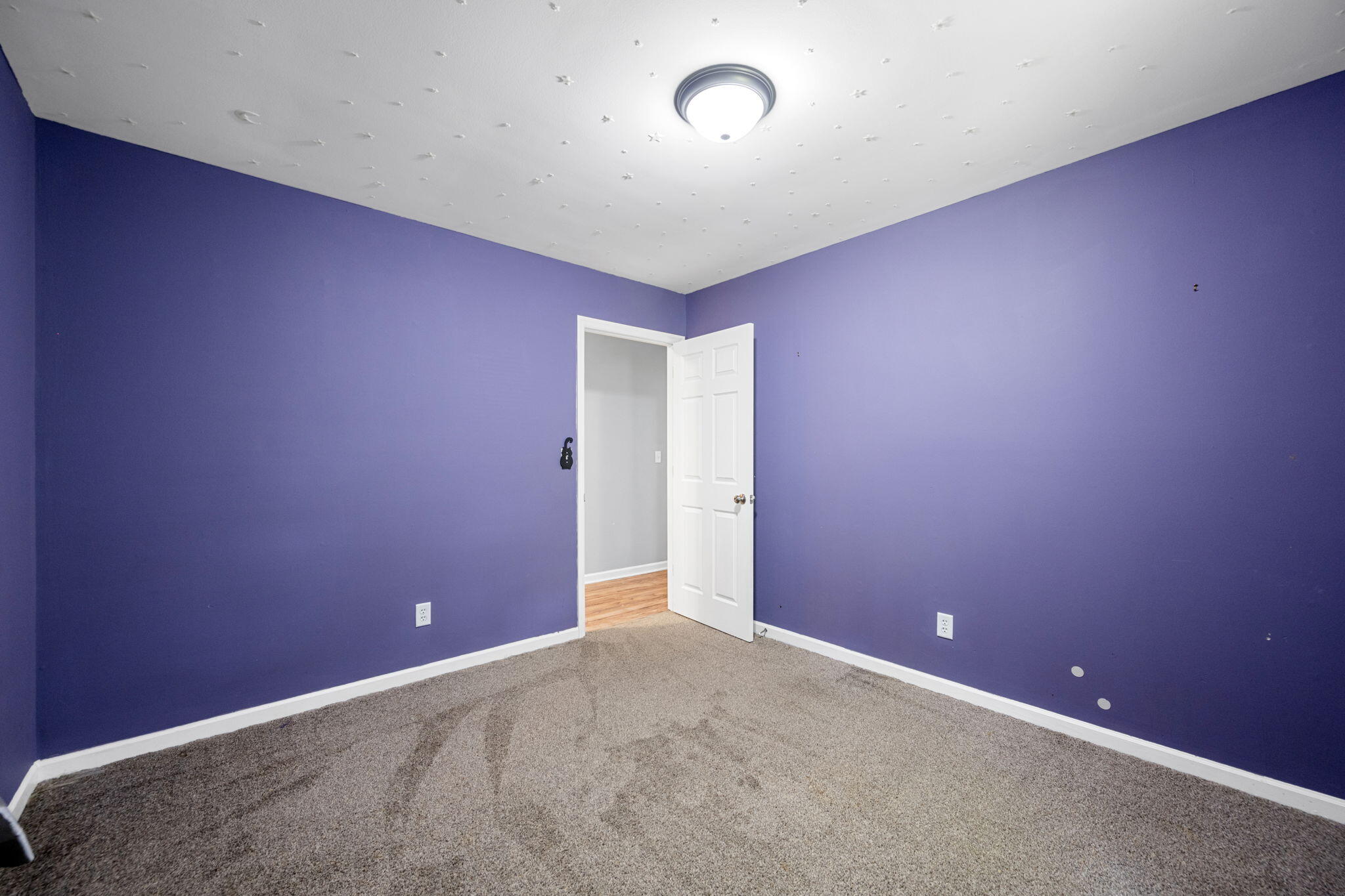 8329 Iris Road