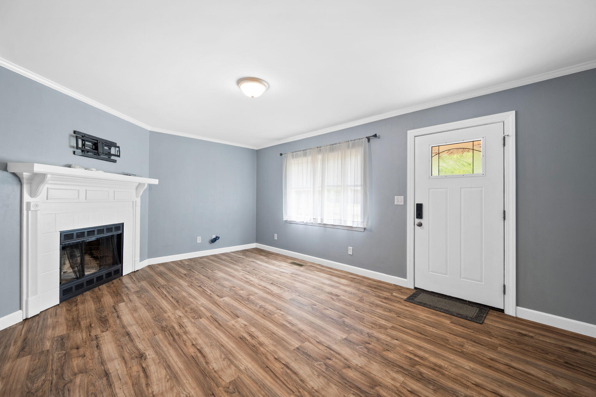 8329 Iris Road