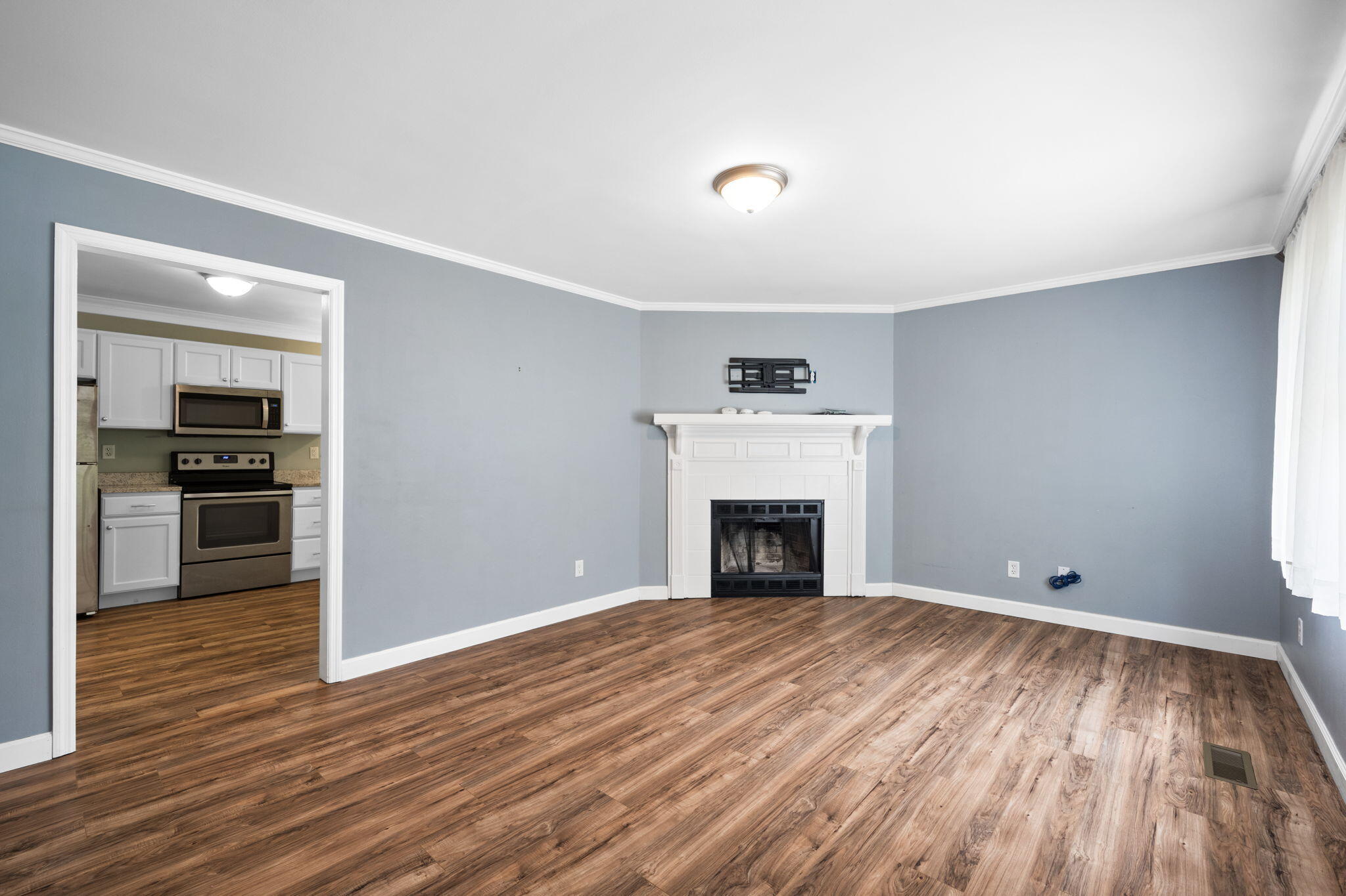 8329 Iris Road