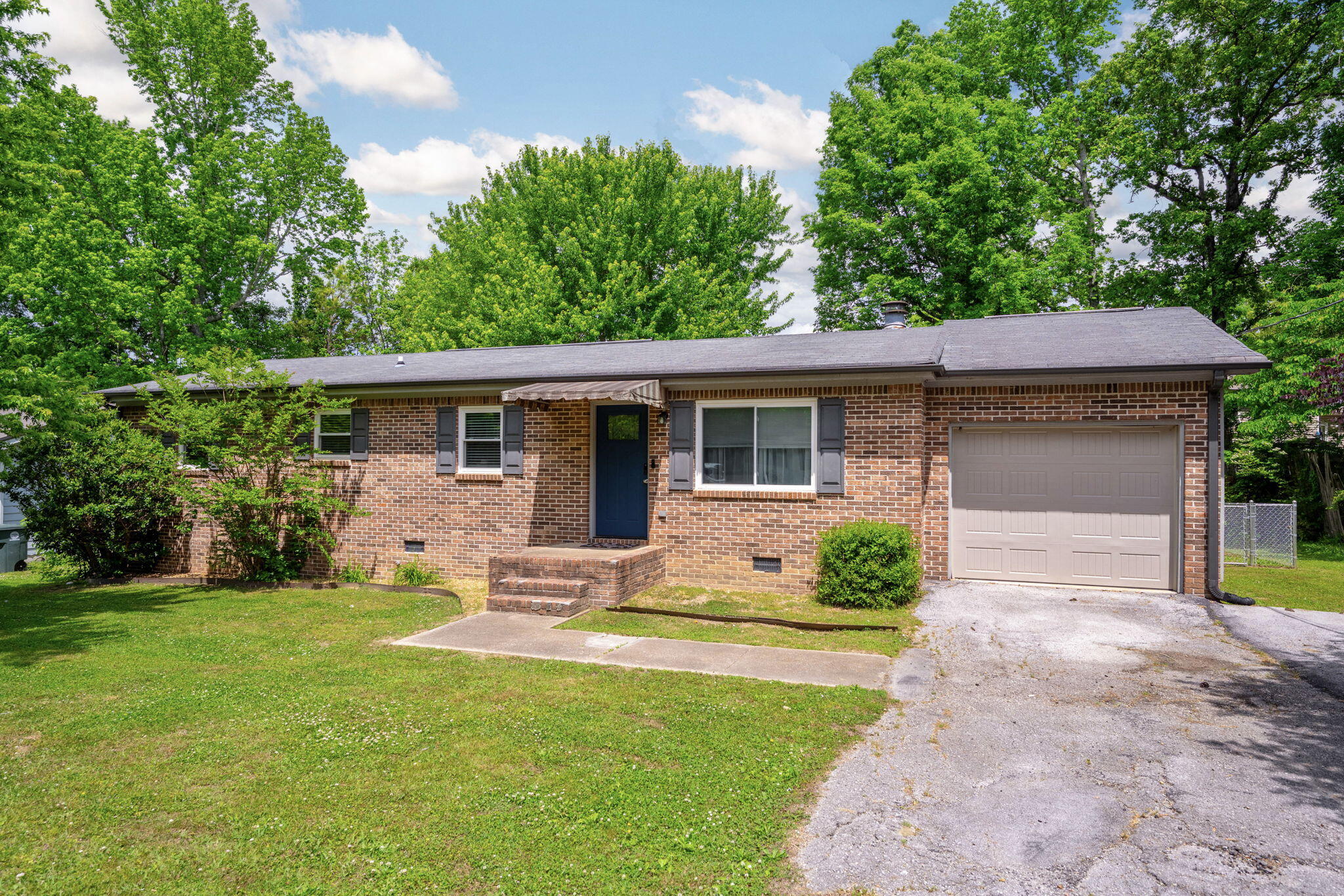 8329 Iris Road