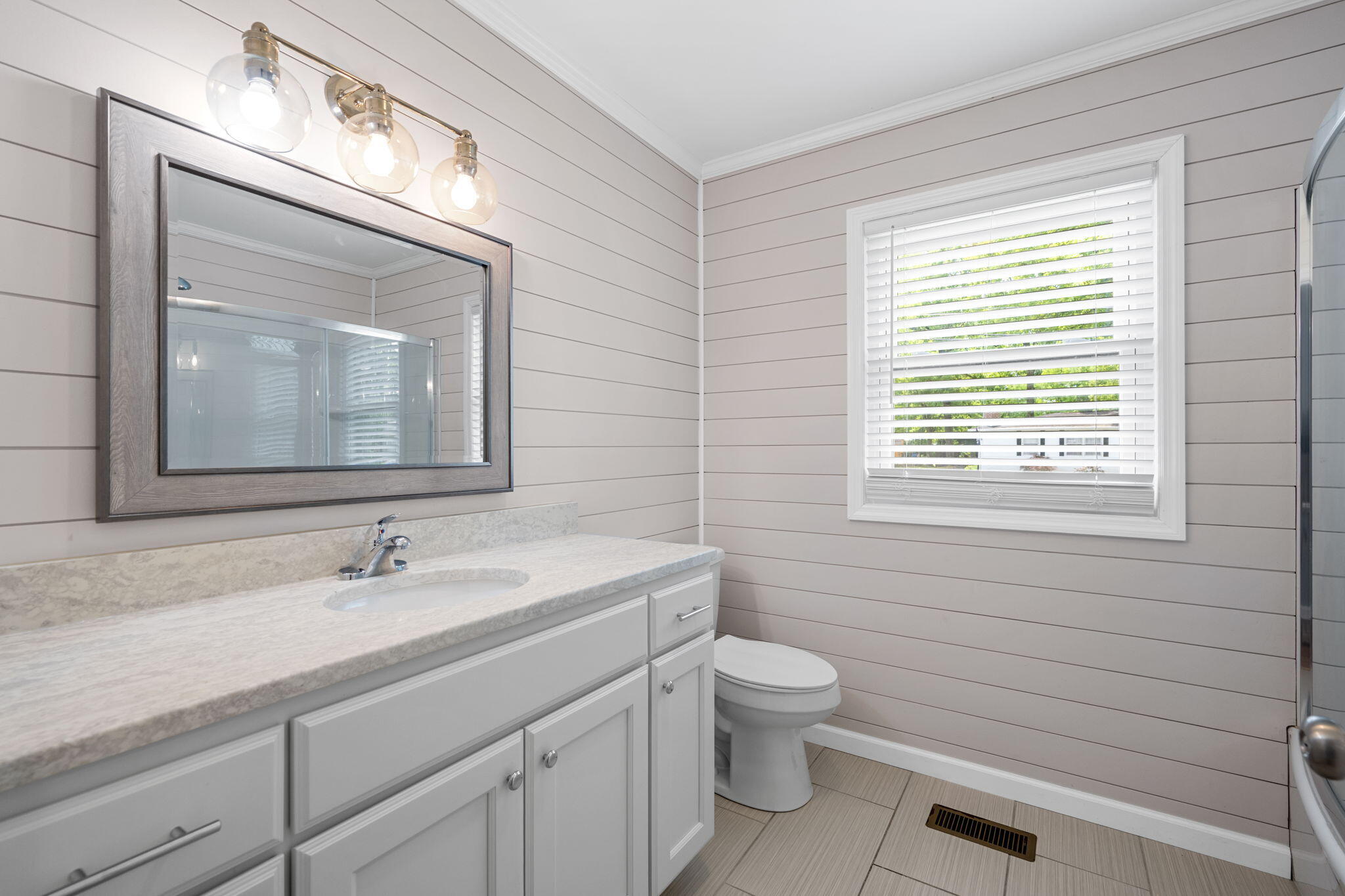 8329 Iris Road