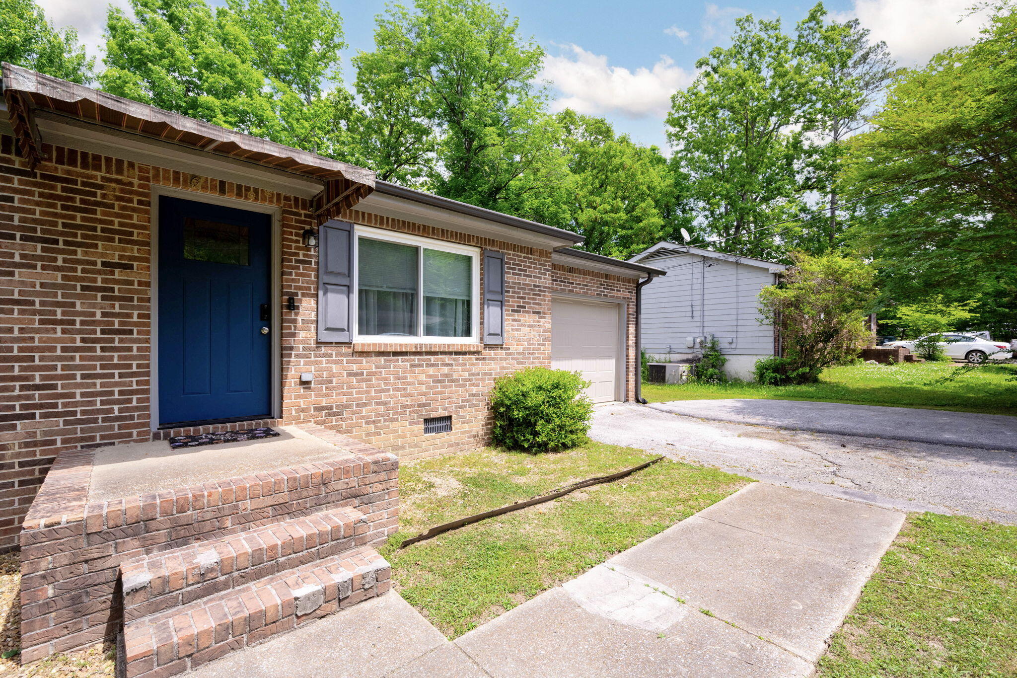 8329 Iris Road