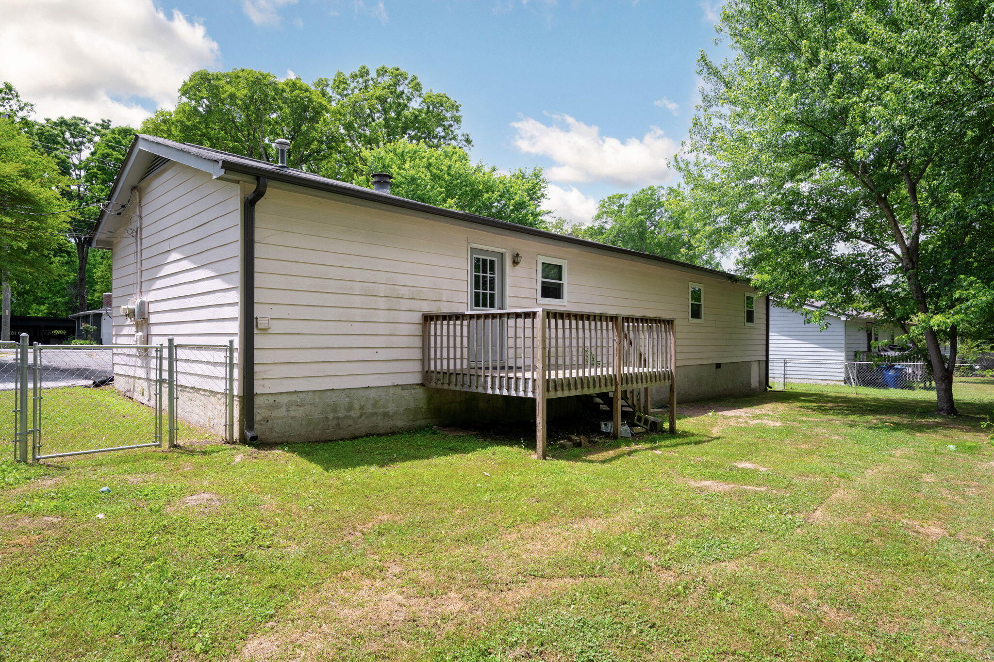 8329 Iris Road