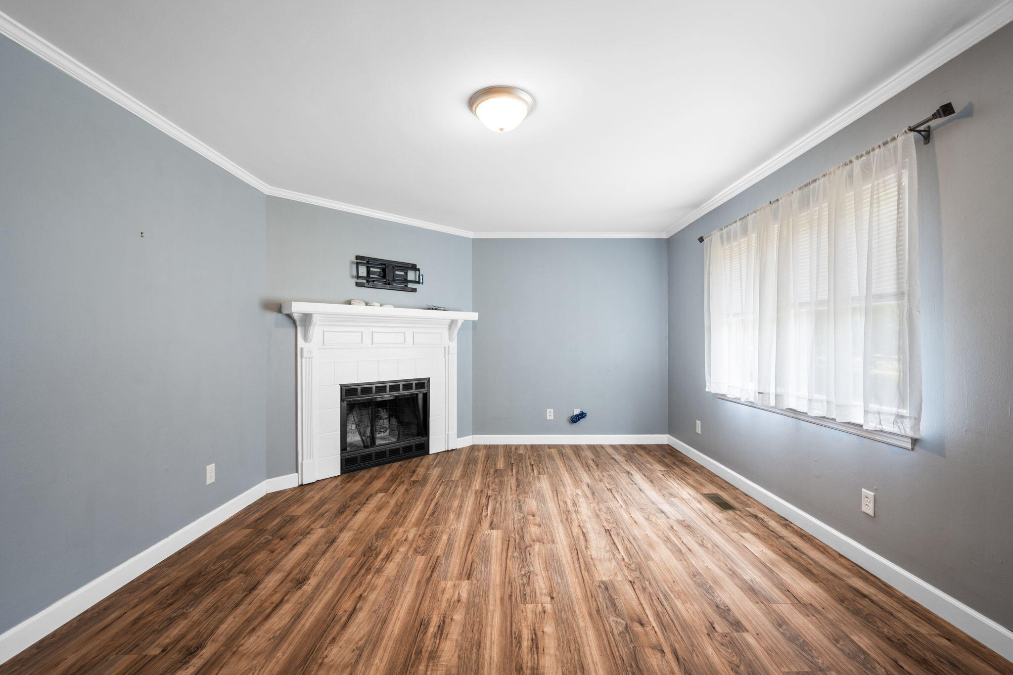 8329 Iris Road