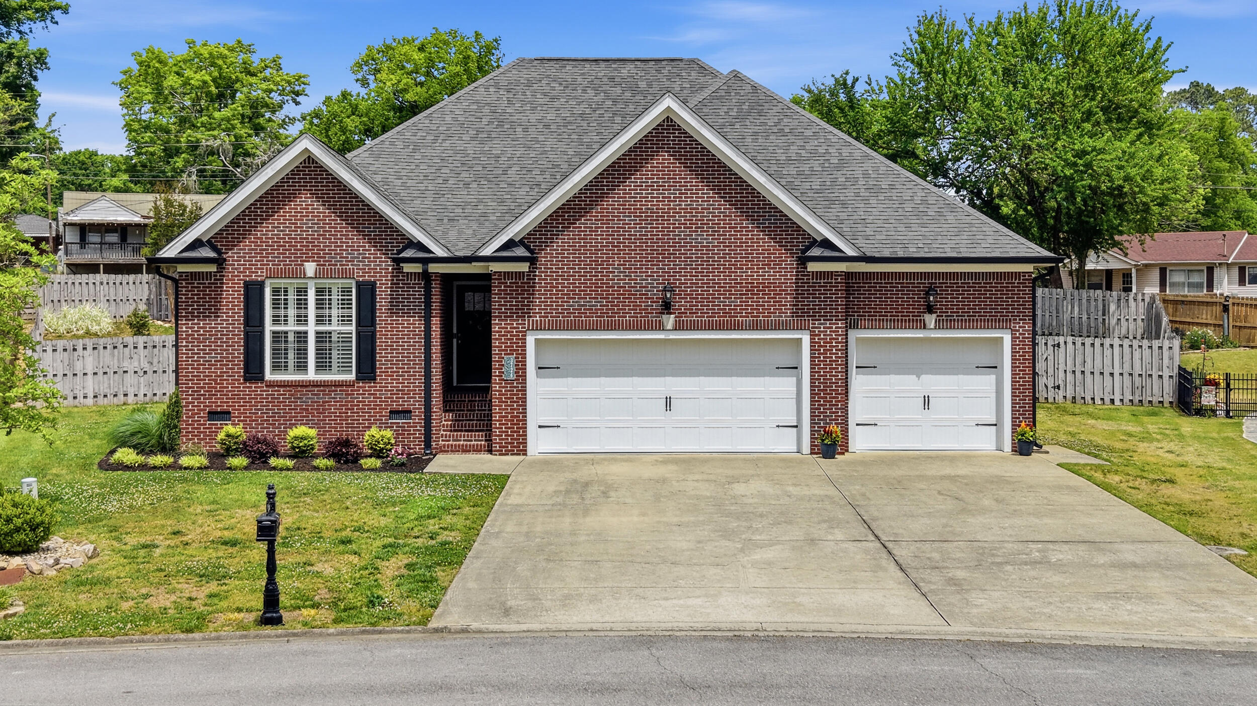 3726 Willow Lake Circle