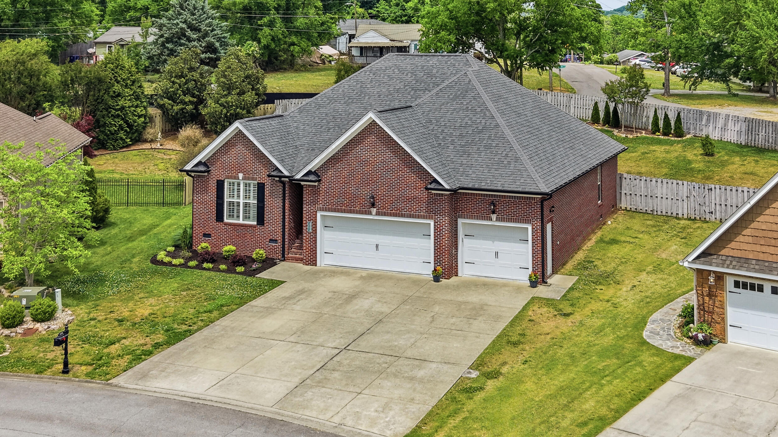 3726 Willow Lake Circle