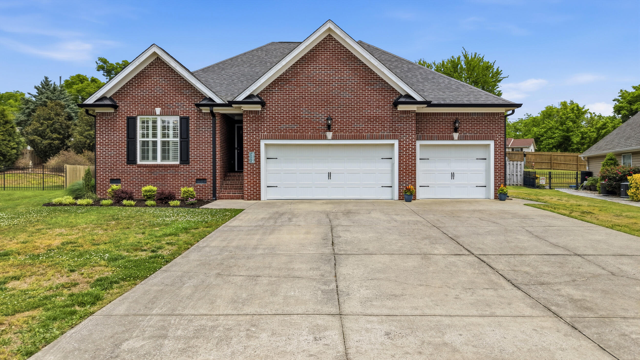 3726 Willow Lake Circle