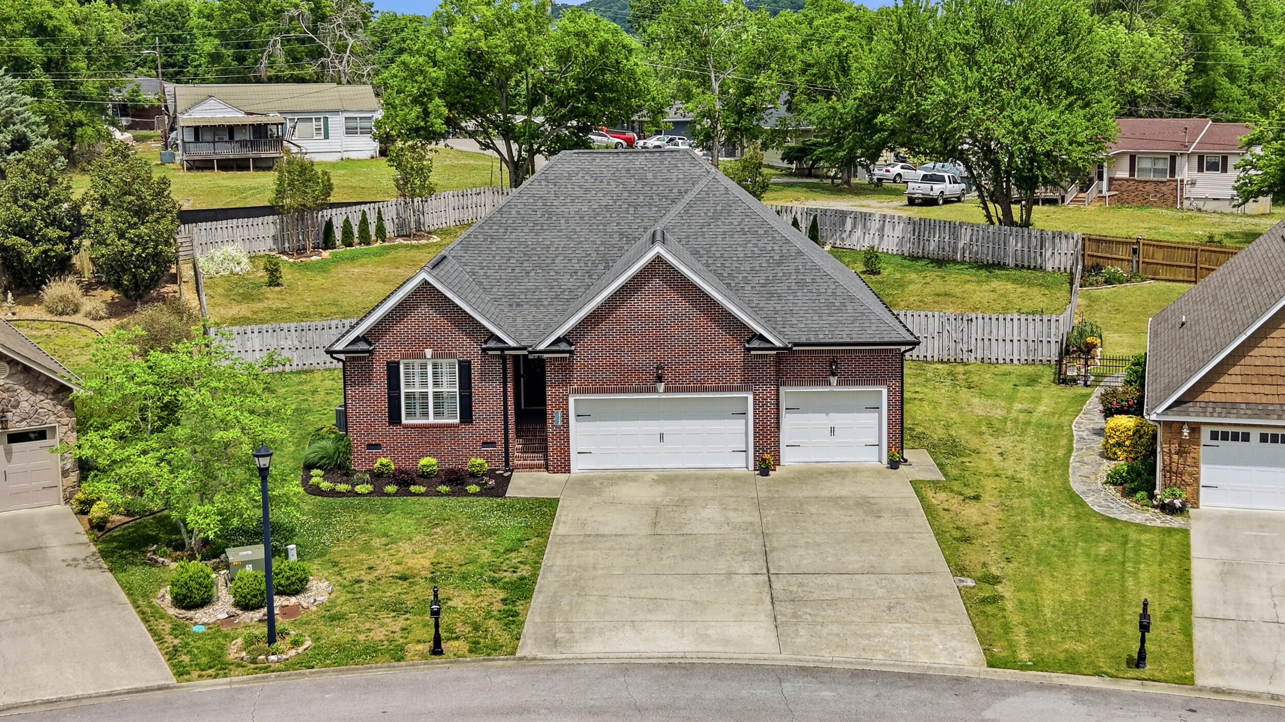 3726 Willow Lake Circle