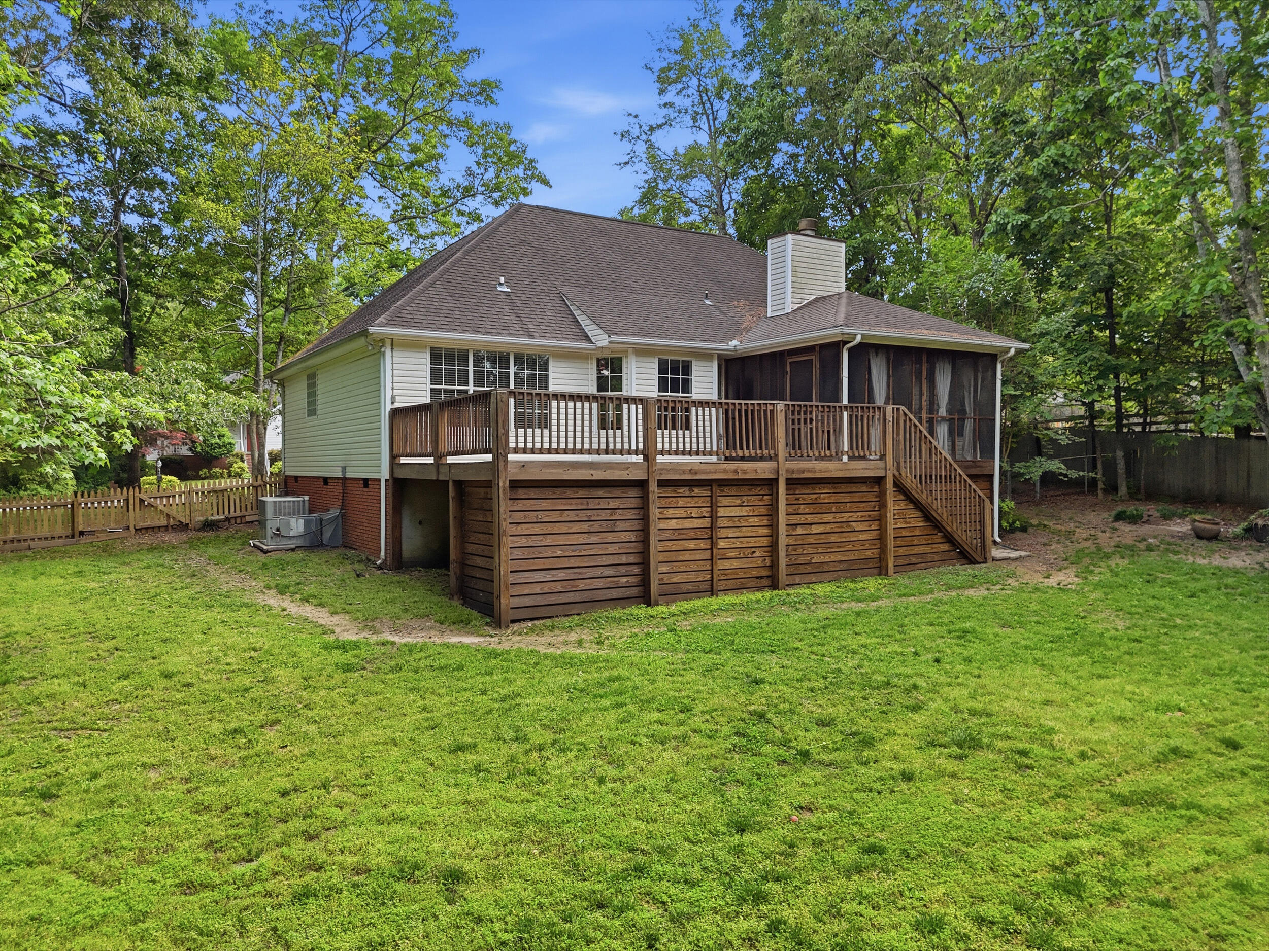6933 Sawtooth Drive