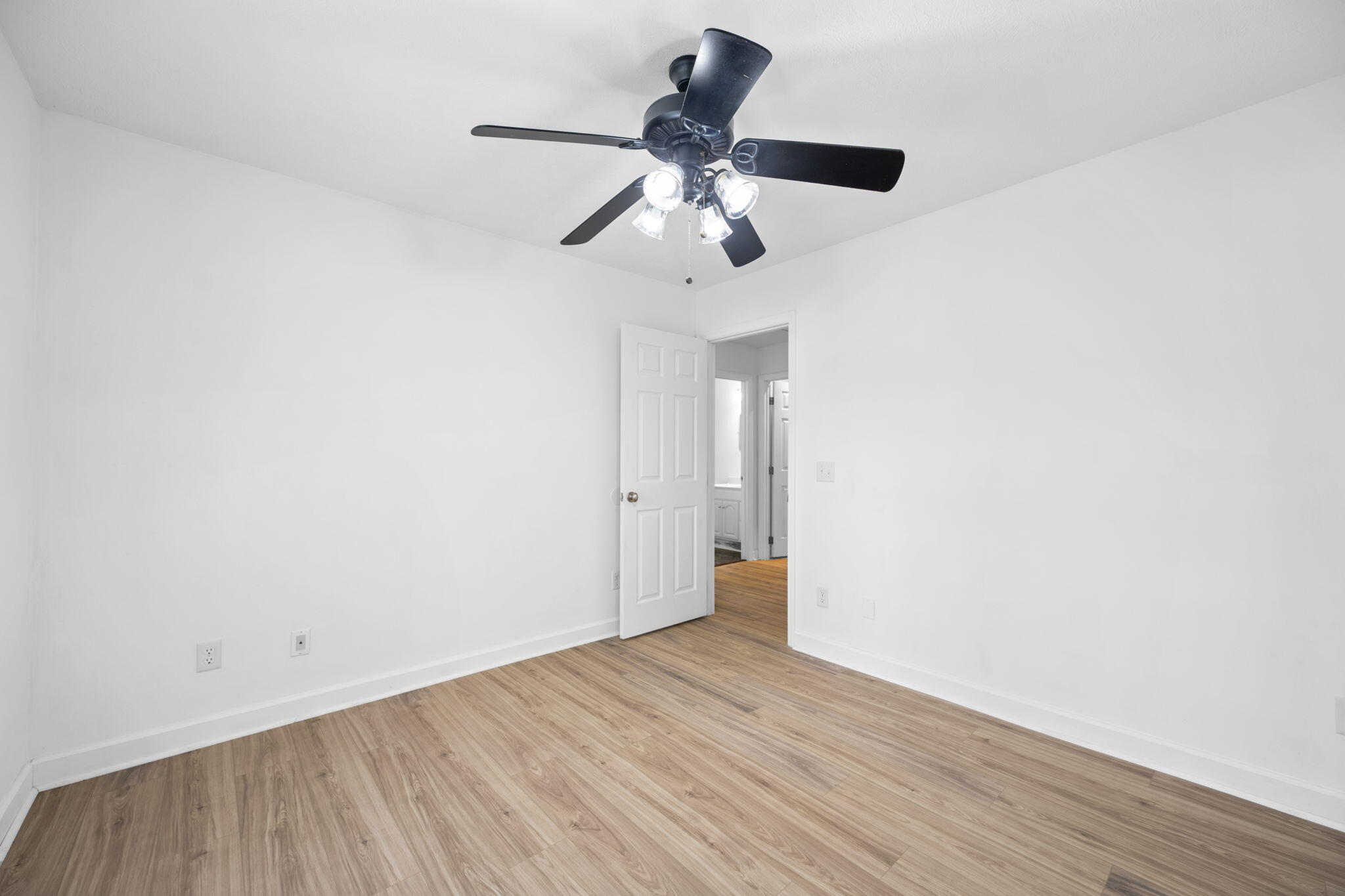 6904 Spinmaker Cove