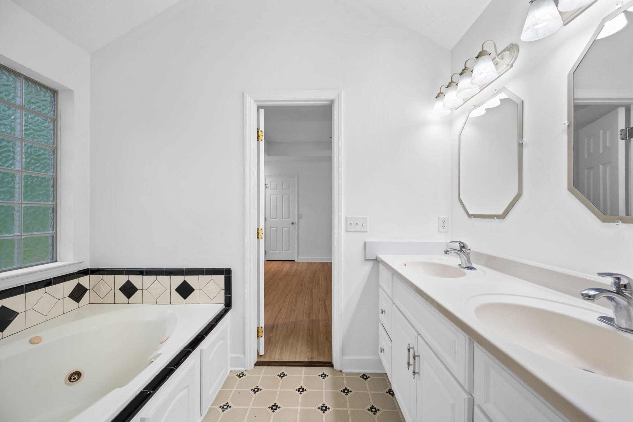 6904 Spinmaker Cove