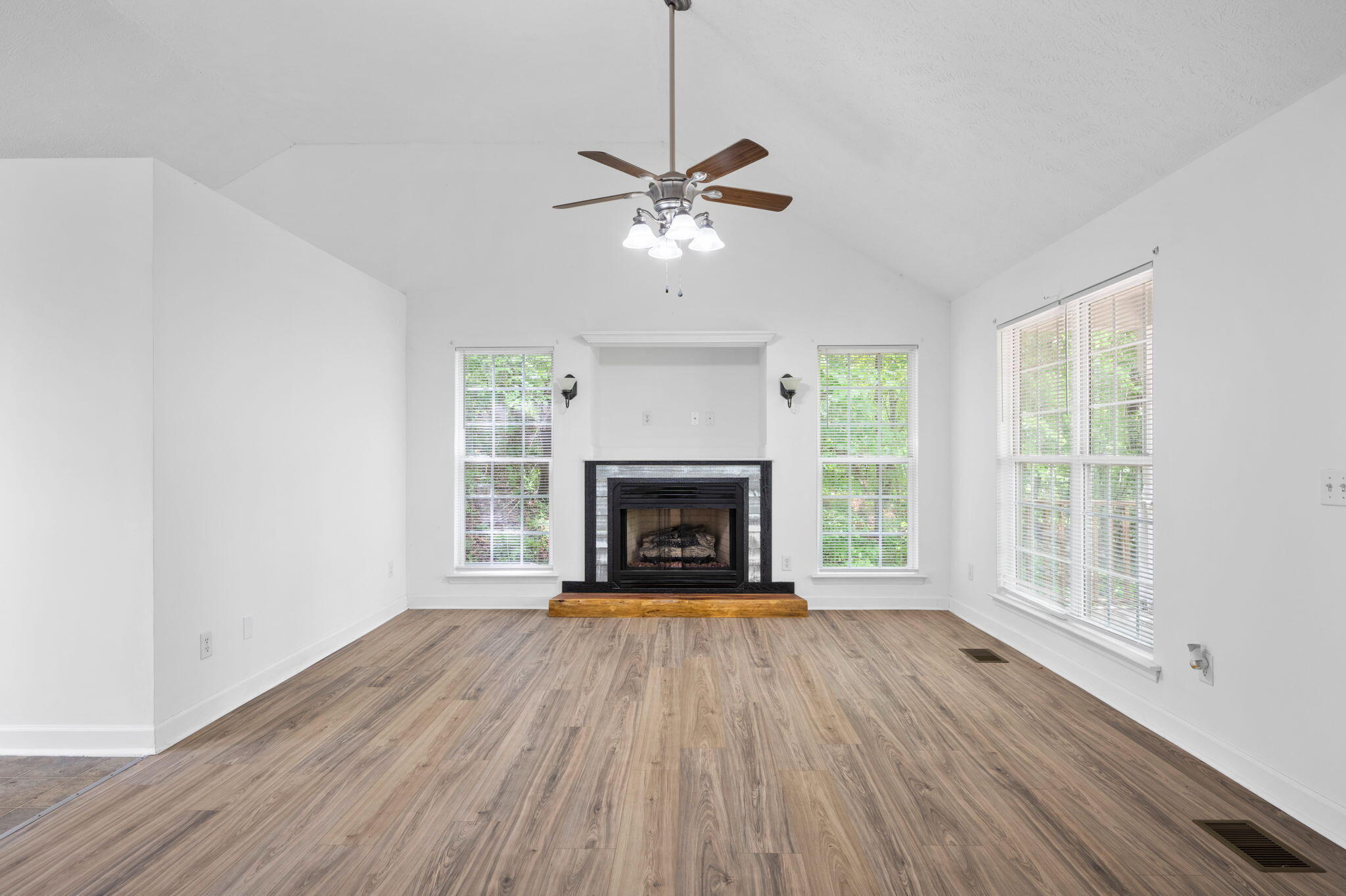 6904 Spinmaker Cove