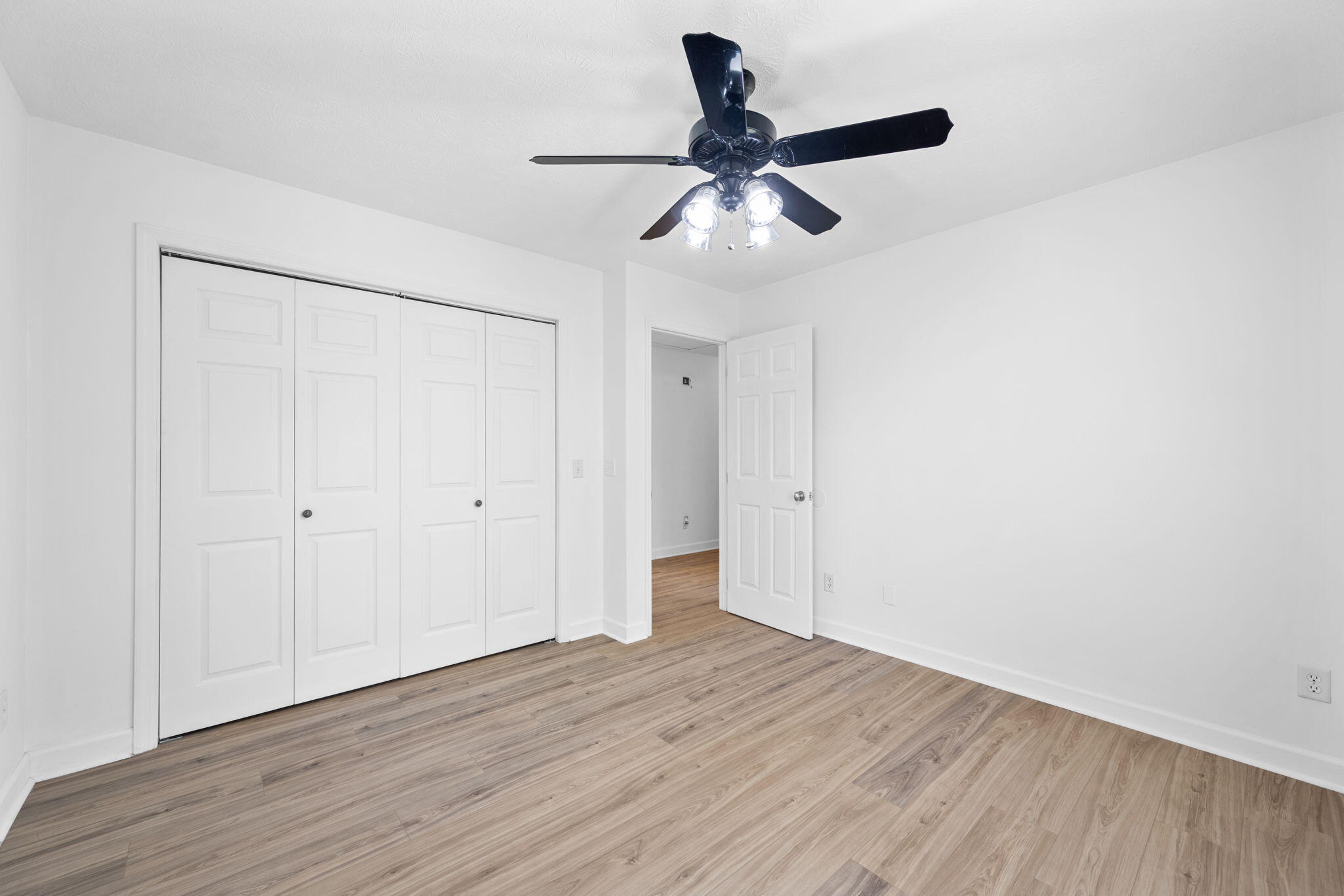 6904 Spinmaker Cove