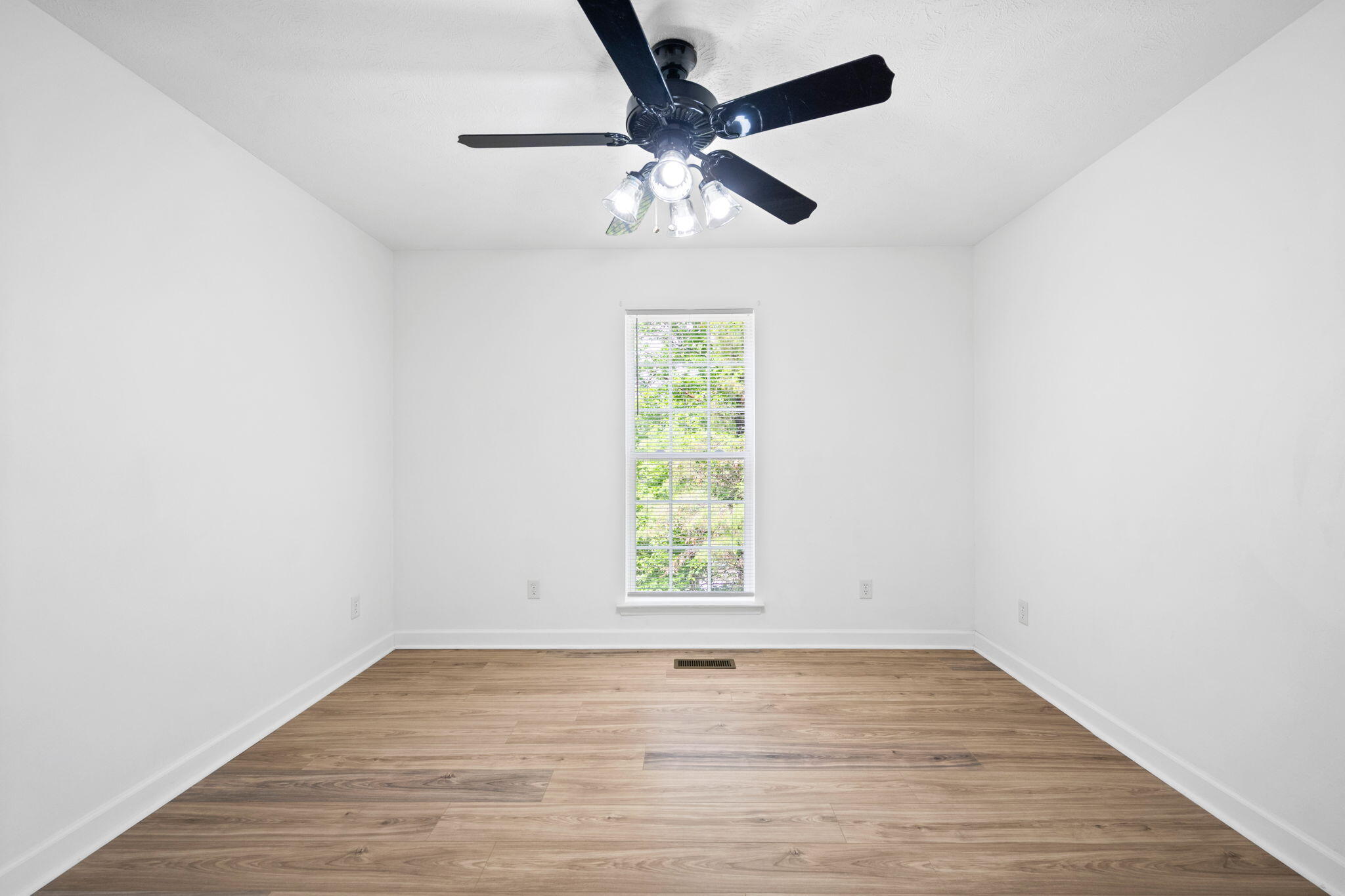 6904 Spinmaker Cove