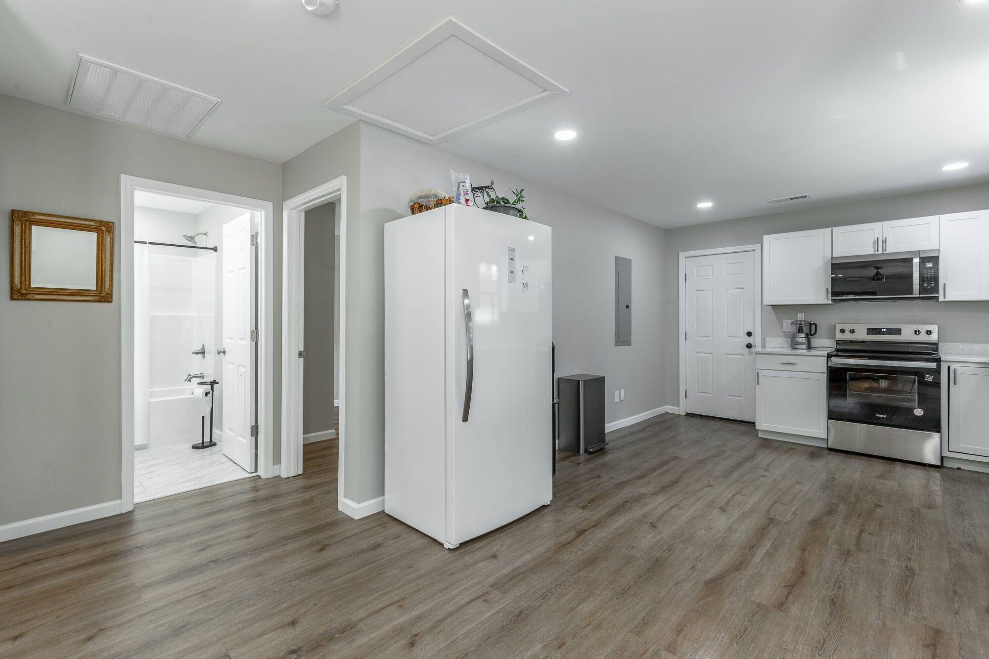 1366 Lakeview Drive