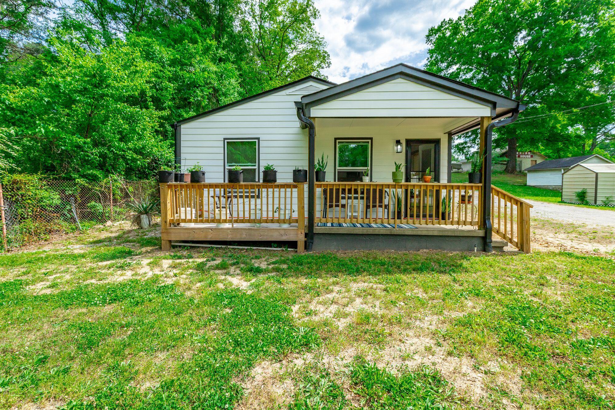 1366 Lakeview Drive