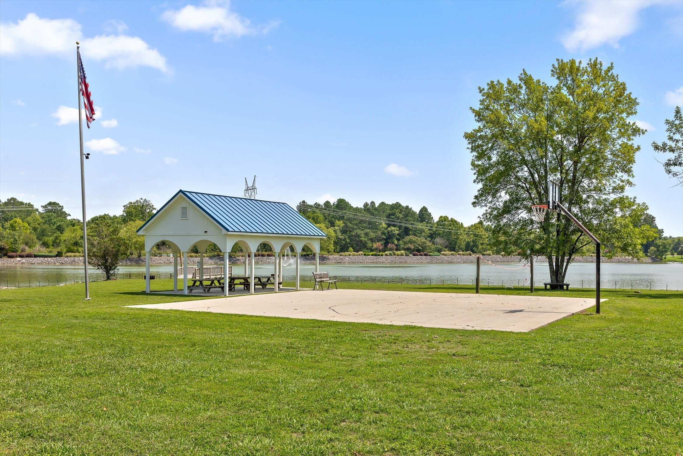 74 Shoreline Trace