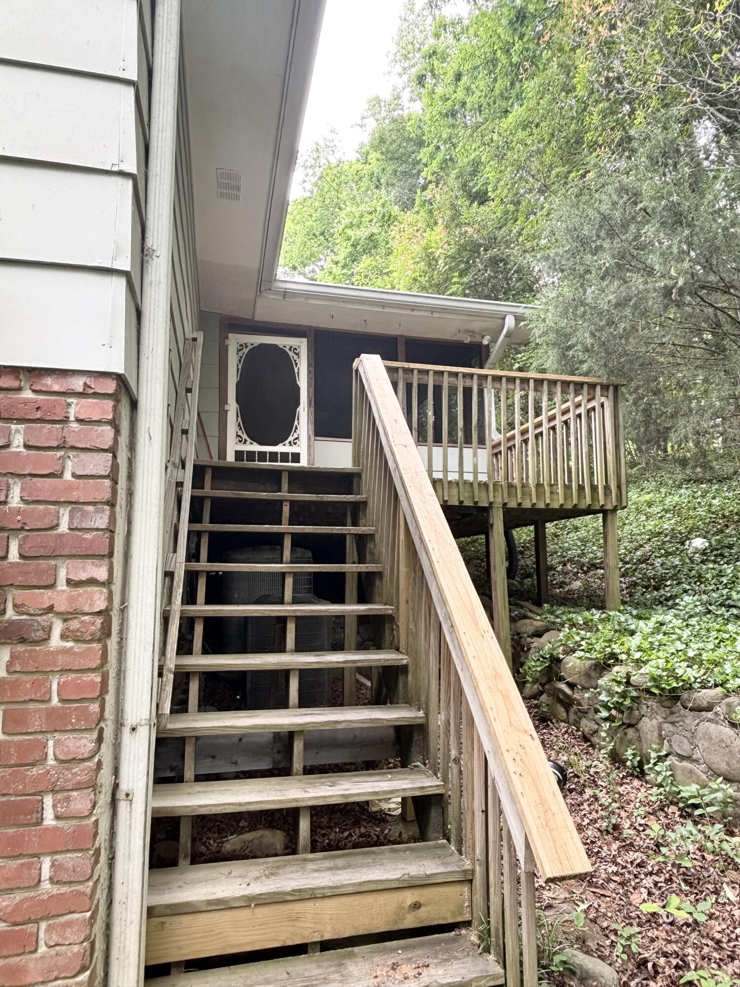 7342 Valley Lane