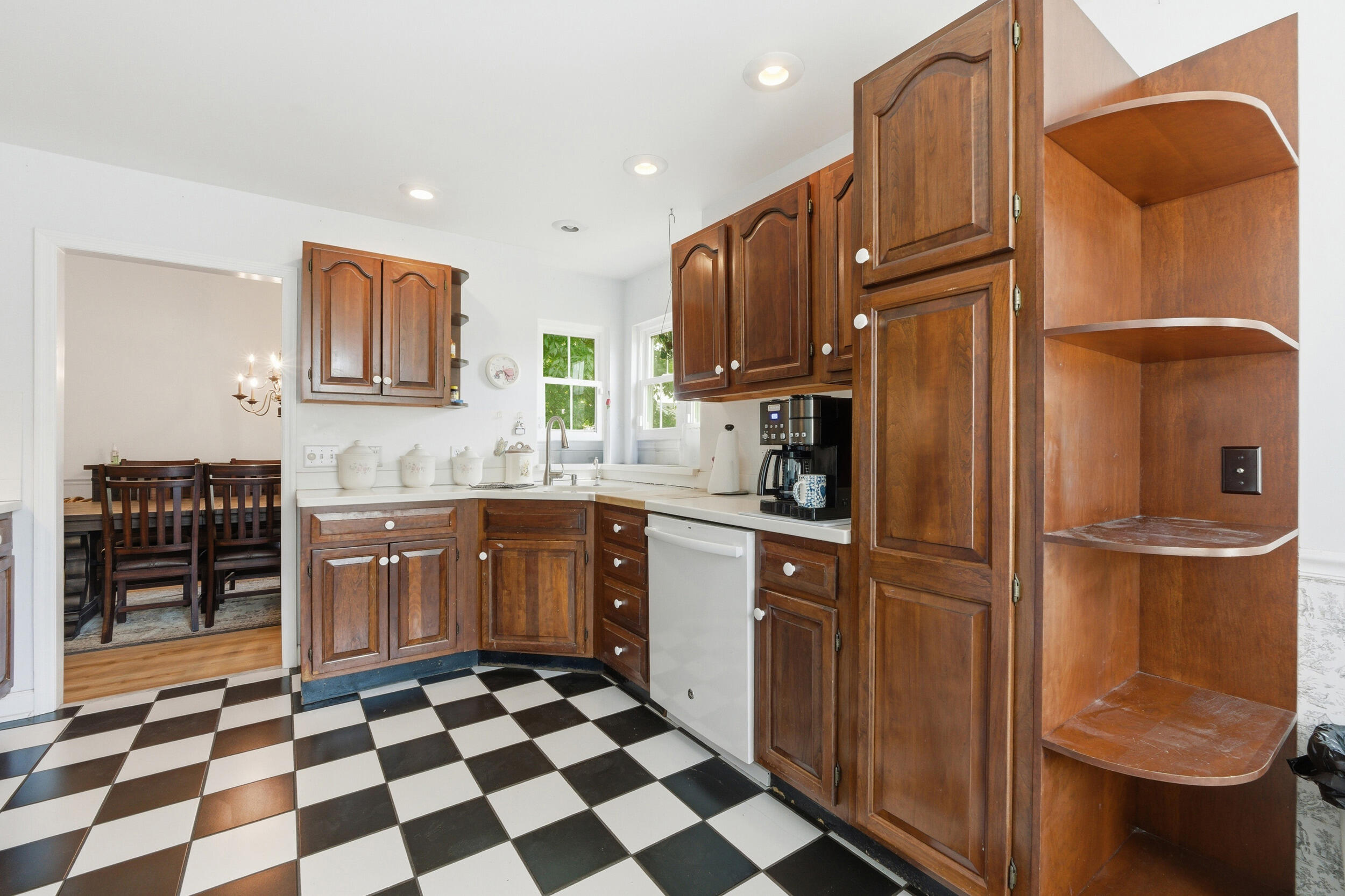 2418 Charleston Square