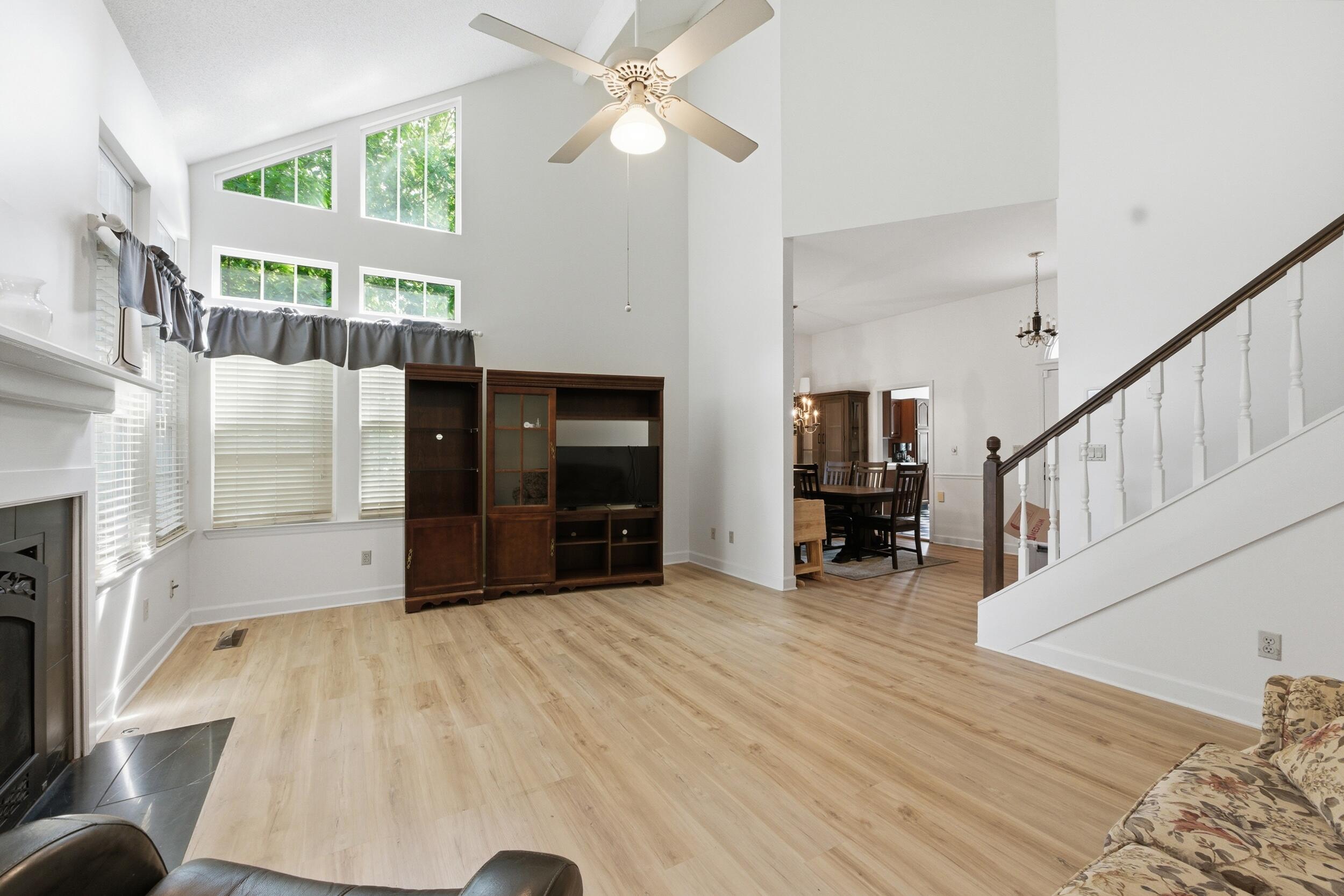 2418 Charleston Square