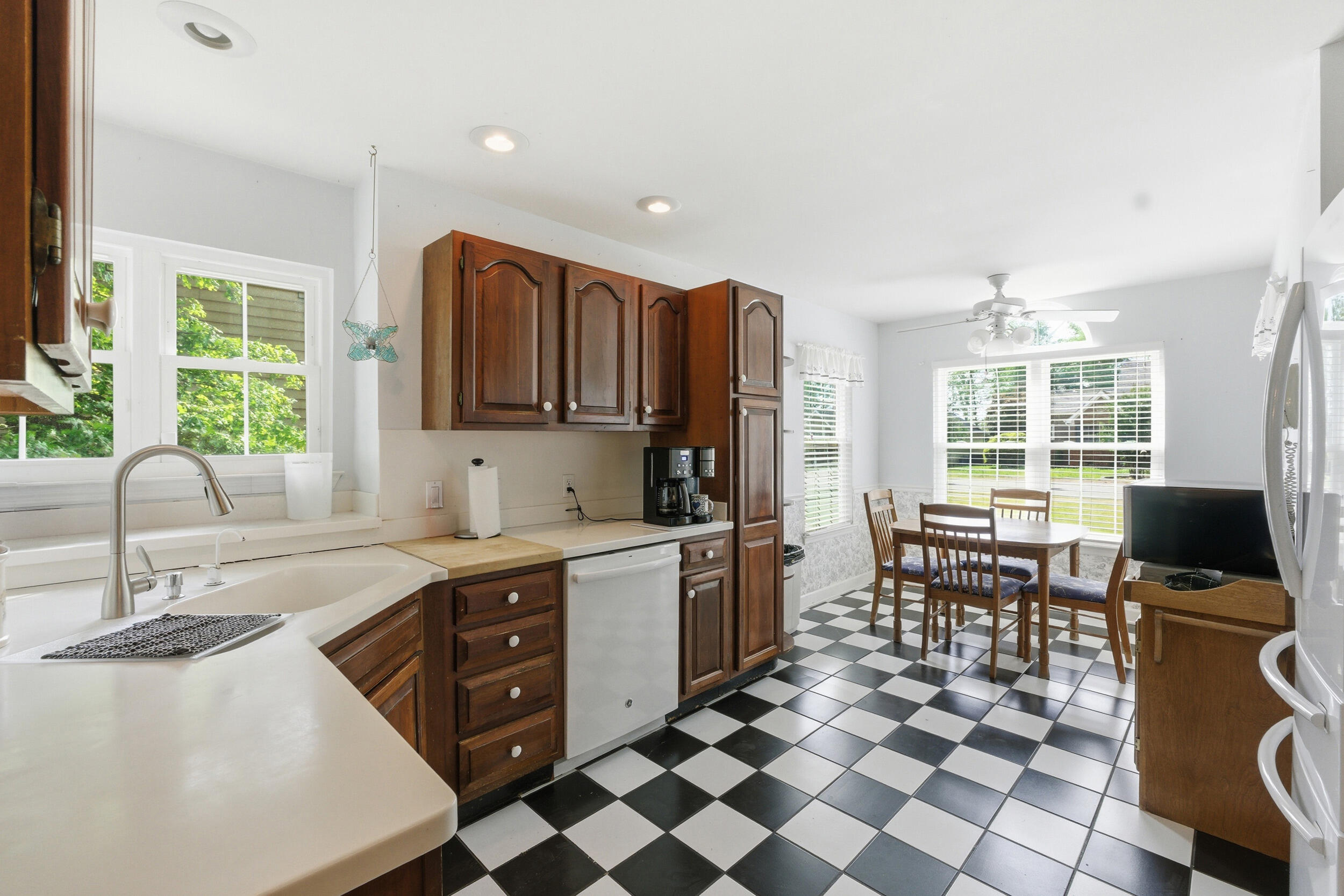2418 Charleston Square