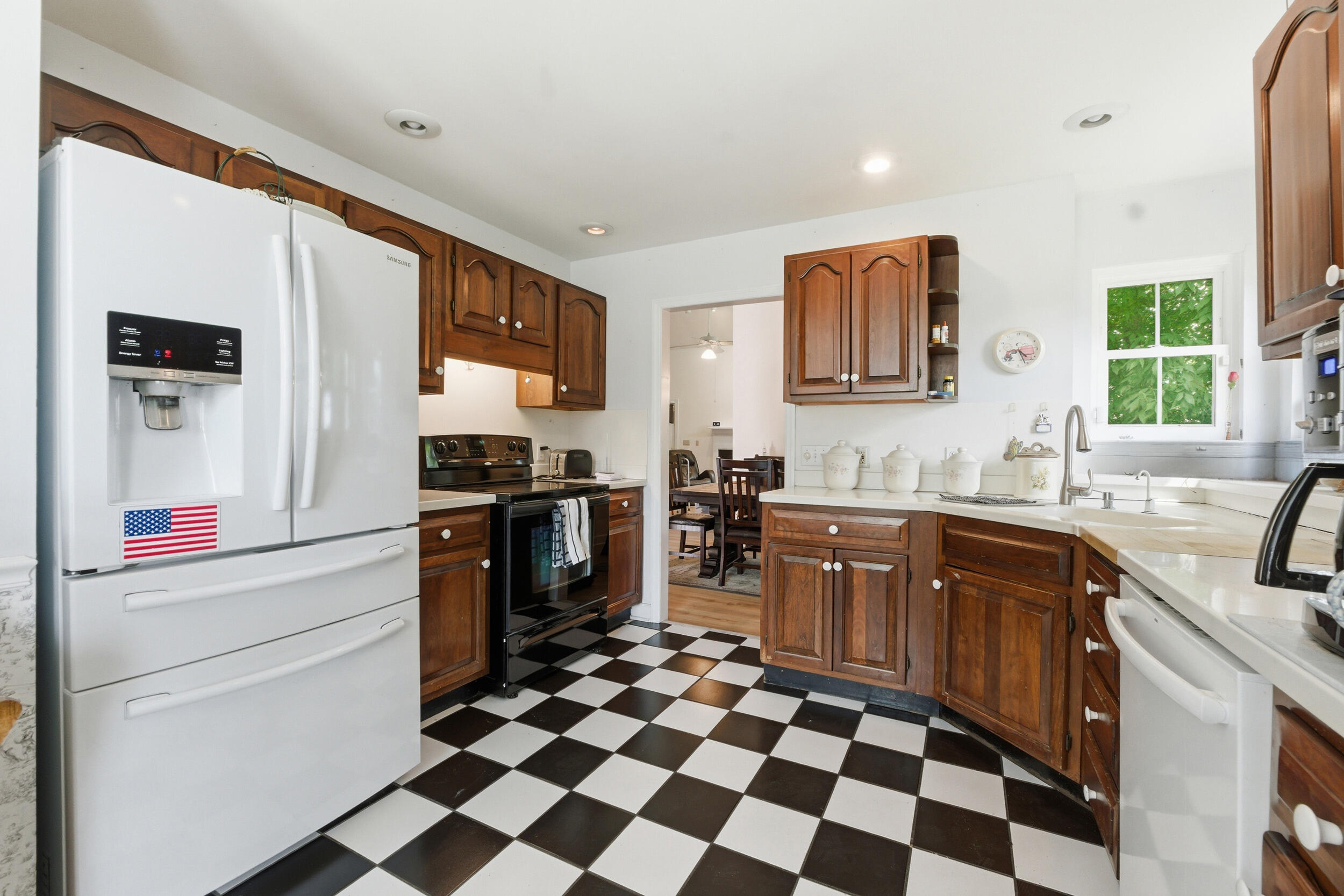 2418 Charleston Square