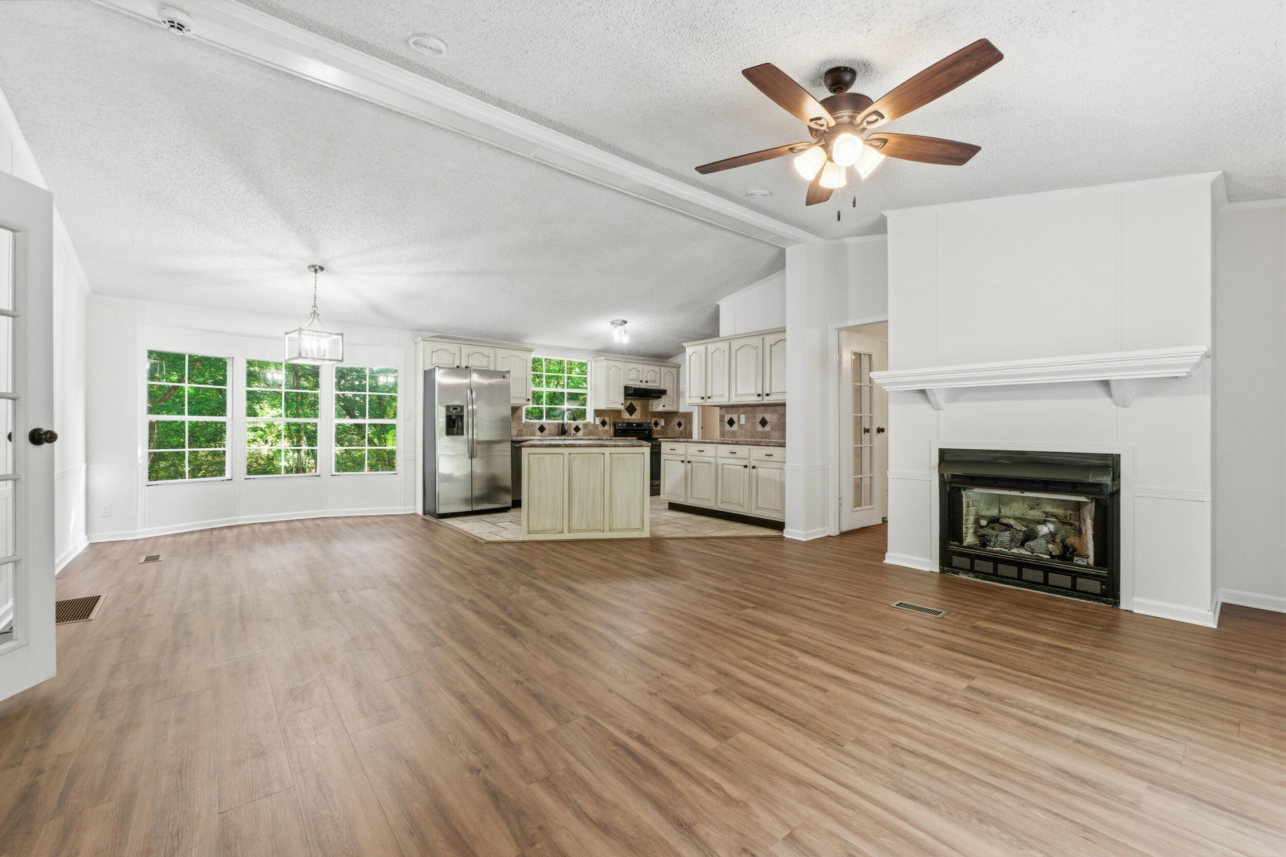 2404 Dove Lane
