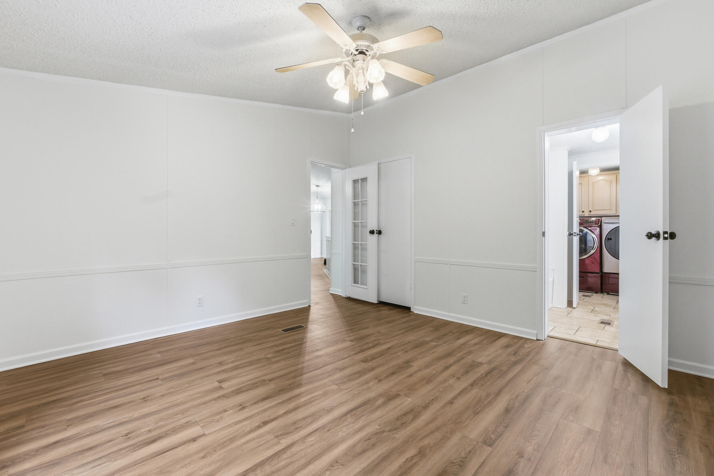 2404 Dove Lane