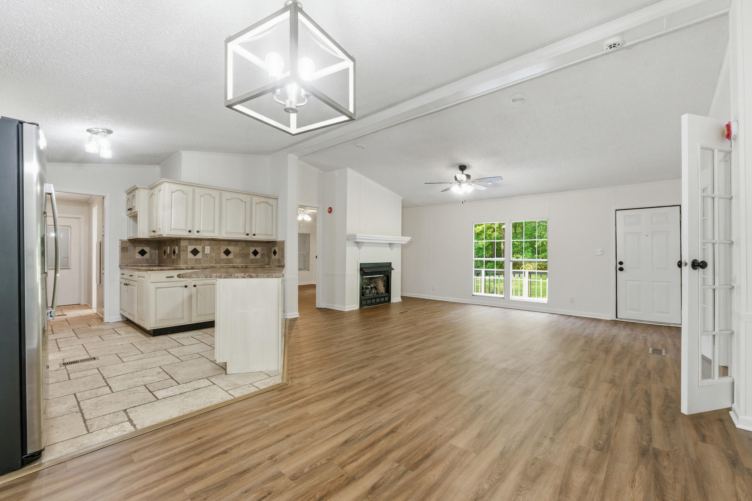 2404 Dove Lane