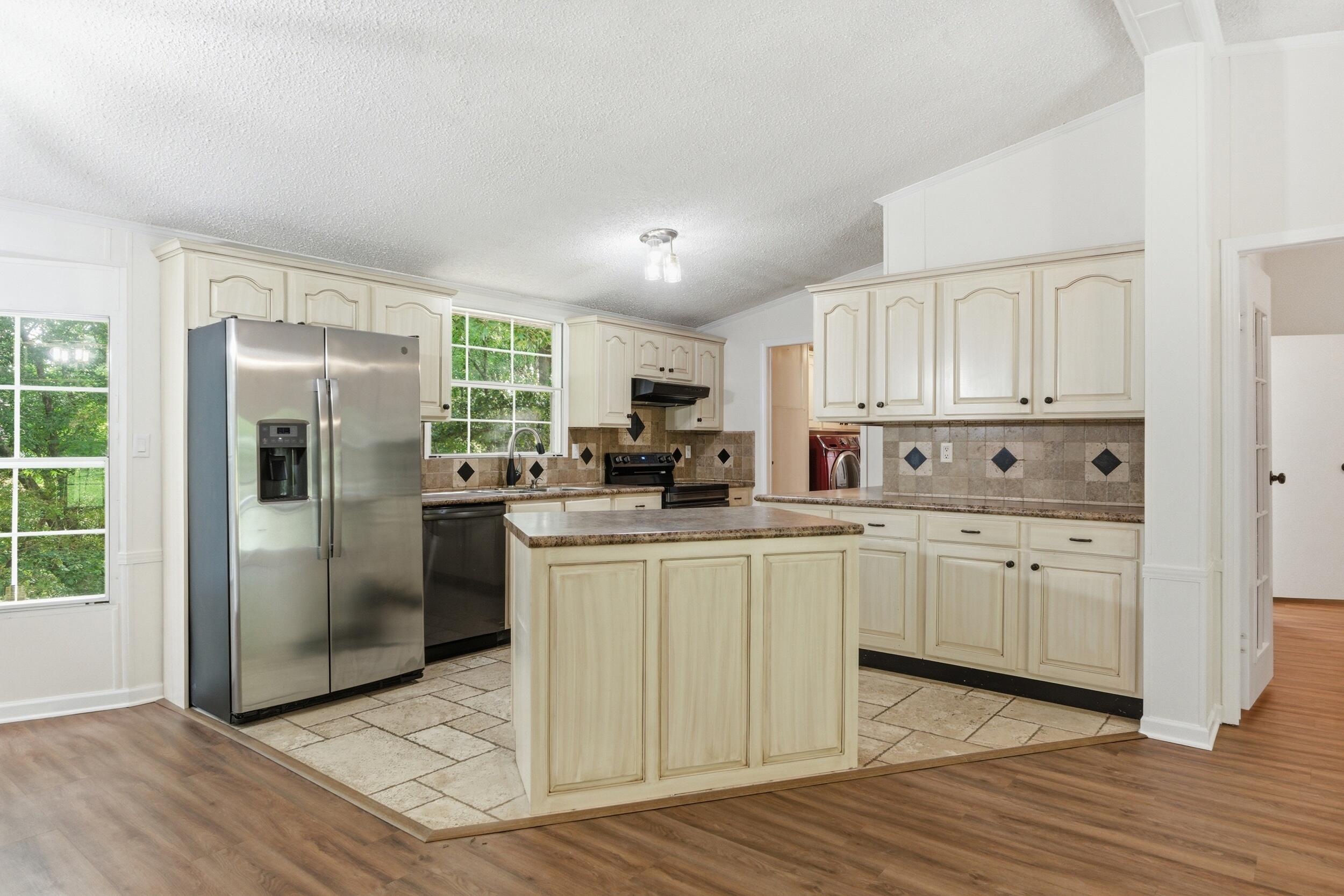 2404 Dove Lane