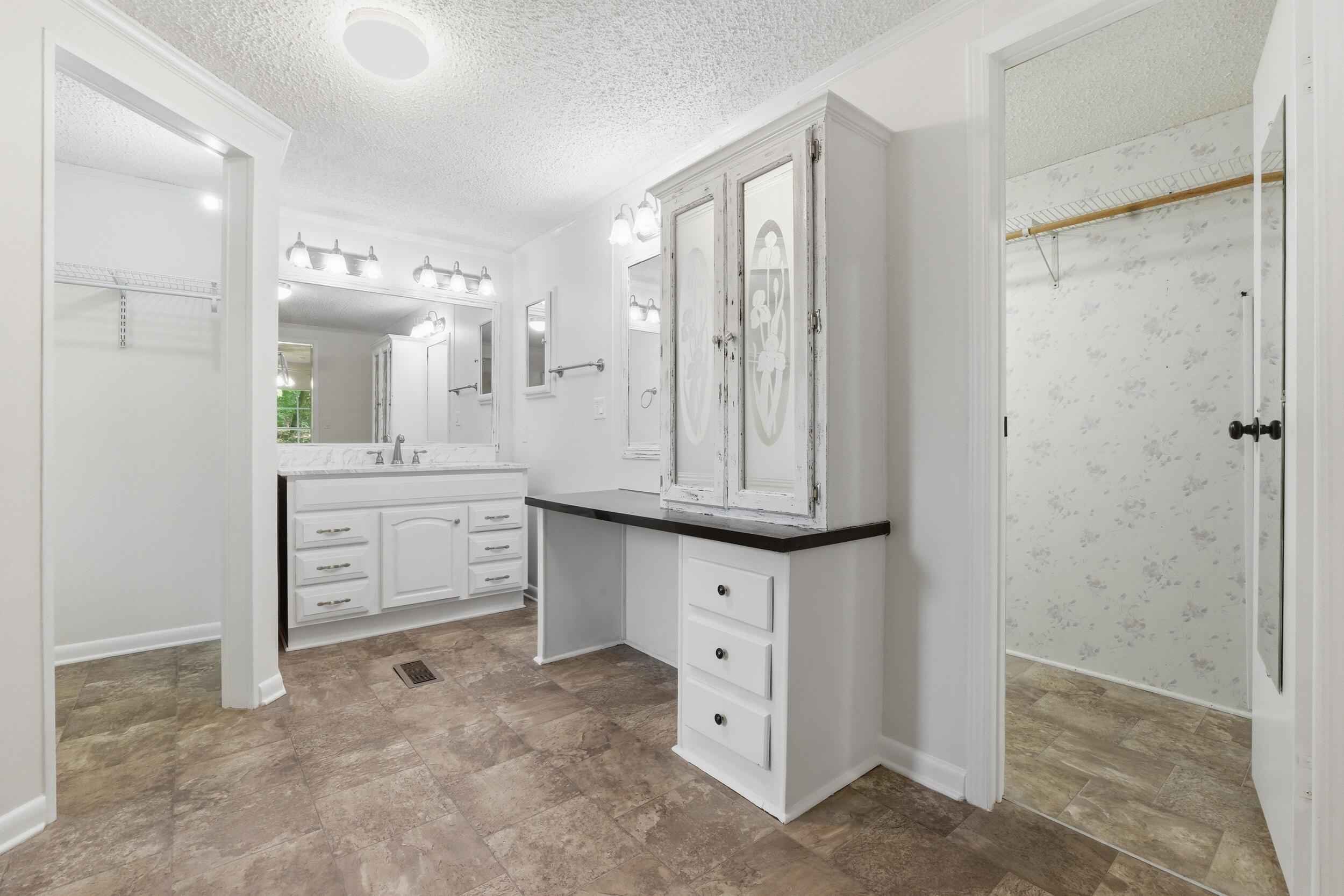 2404 Dove Lane