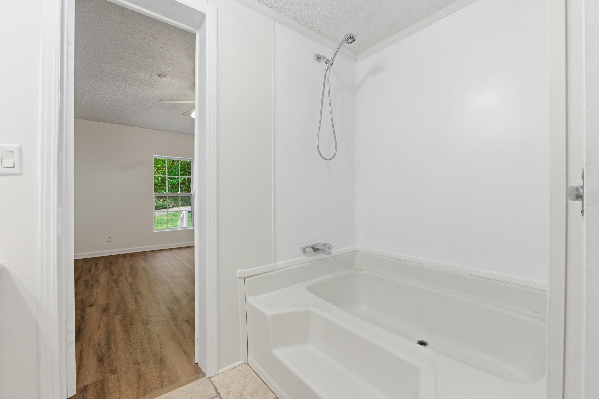 2404 Dove Lane
